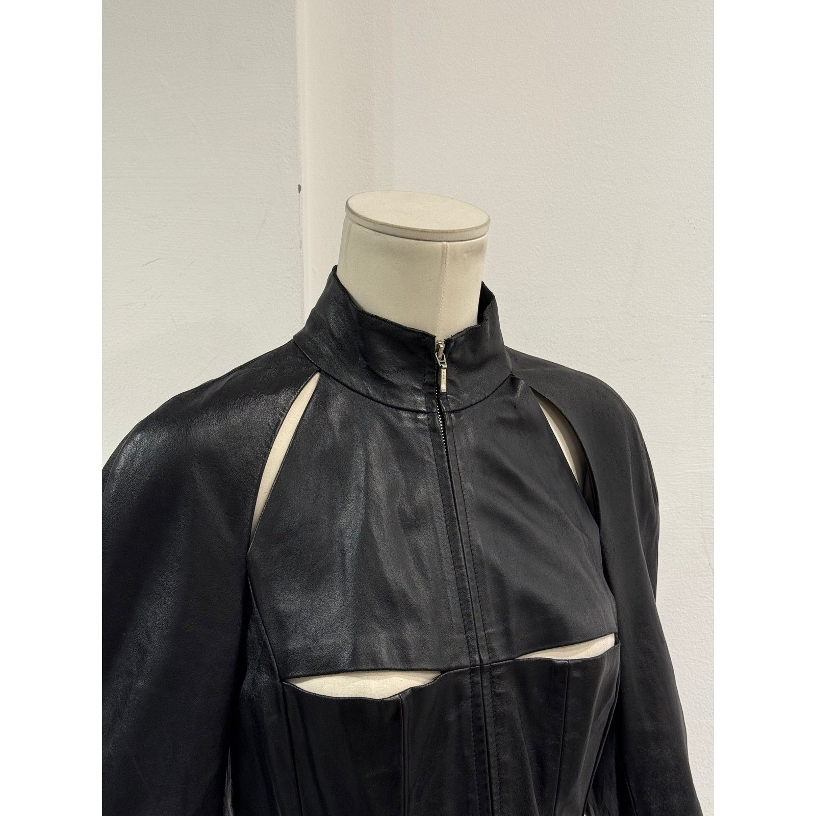 Paco Rabanne A/W2000 Paco Rabanne runway cut-out leather jacket Size S / US 4 / IT 40 - 4 Thumbnail