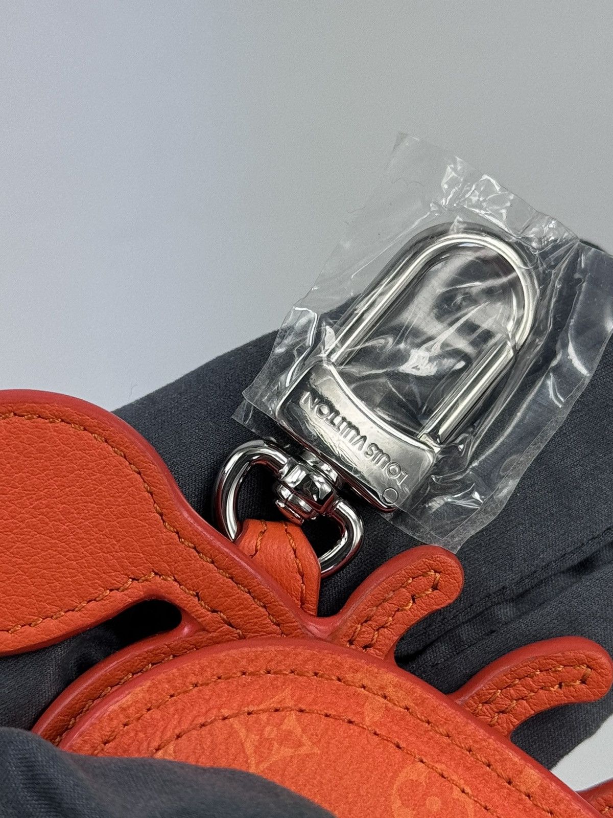 Louis Vuitton LV MONOGRAM CRAB BAG CHARM WALLET Size ONE SIZE - 6 Thumbnail