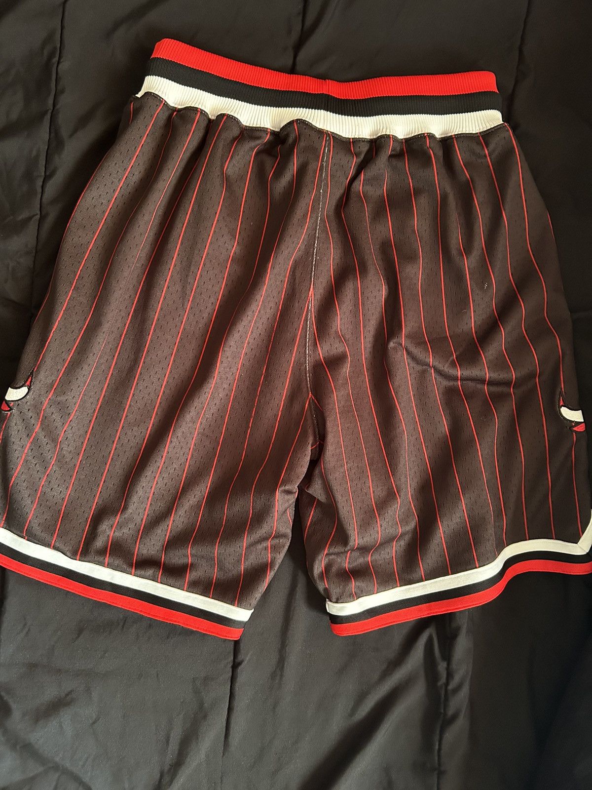 Mitchell & Ness Authentic Mitchell&ness Chicago bulls 96-97 away alt shorts Size US 40 / EU 56 - 2 Thumbnail