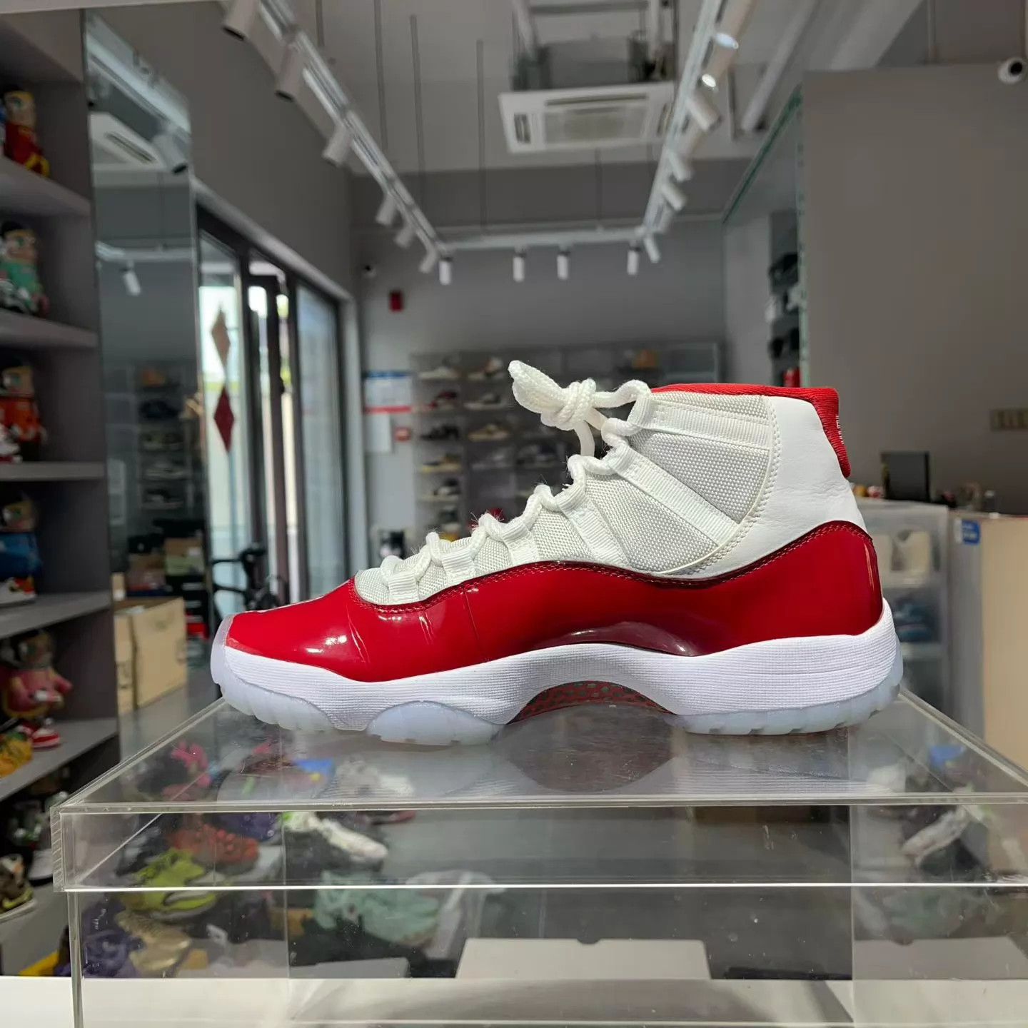 Nike Air Jordan 11 Cherry US 43 Size US 10 / EU 43 - 6 Thumbnail