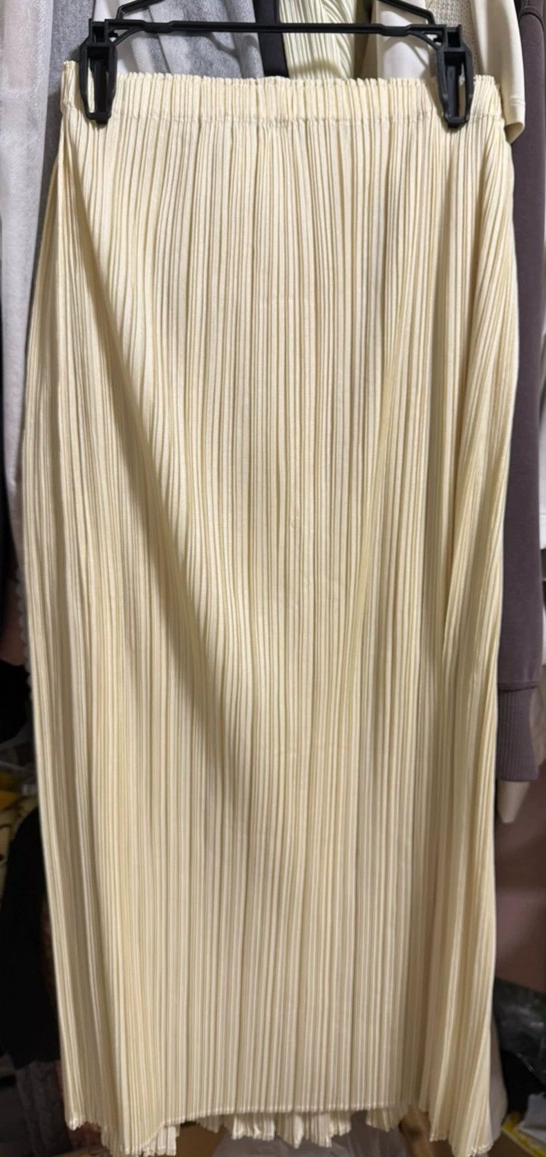 Issey Miyake issey miyake size:4 A light yellow pleated skirt Size 42" / US 20 - 2 Thumbnail