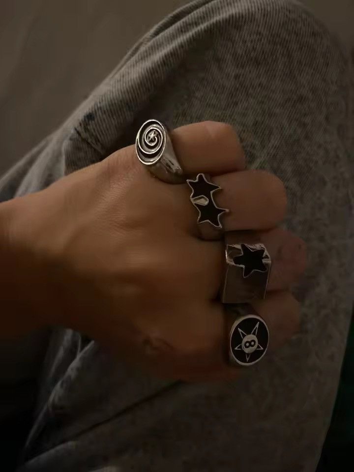 Japanese Brand Akimoto x Yuko 4Pcs/Set Black Five-Pointed Star Open Ring Size ONE SIZE - 6 Thumbnail