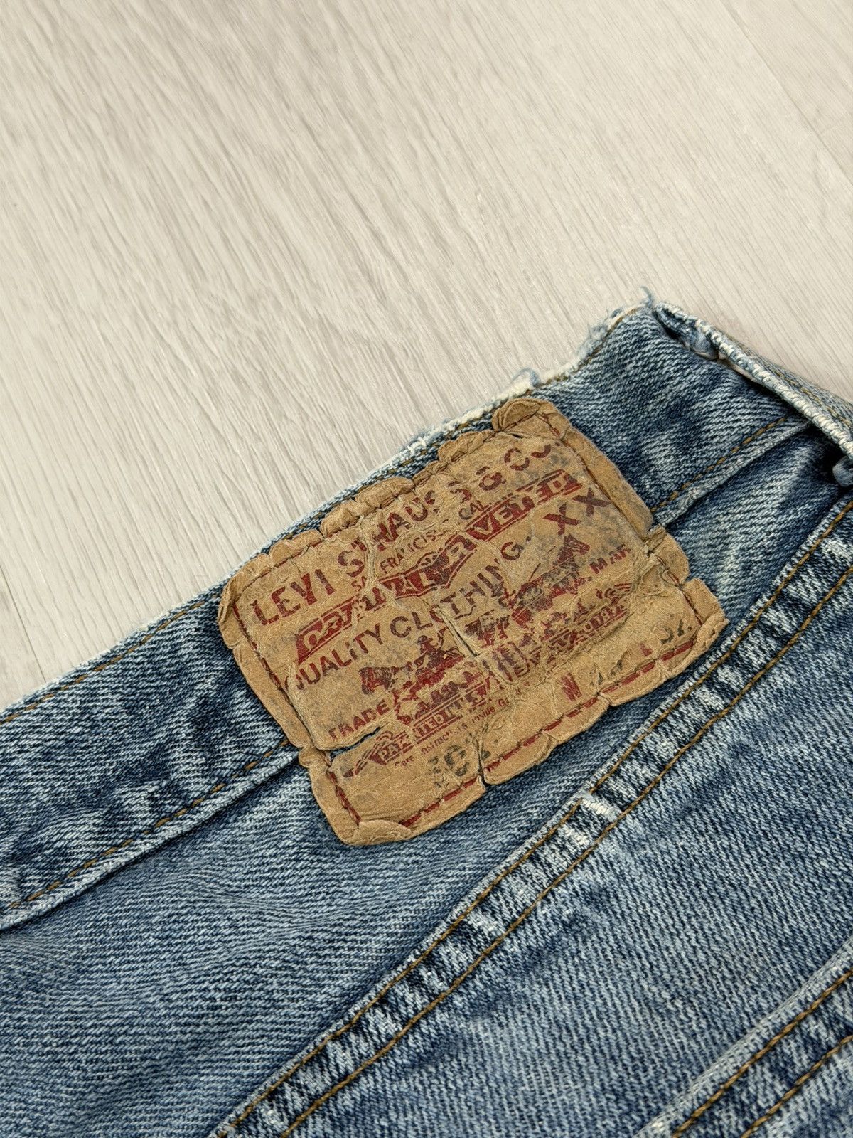 Levi's Vintage Clothing Vintage Levis 501 Jeans Light Wash Straight Leg Button Fly Size US 33 - 3 Thumbnail