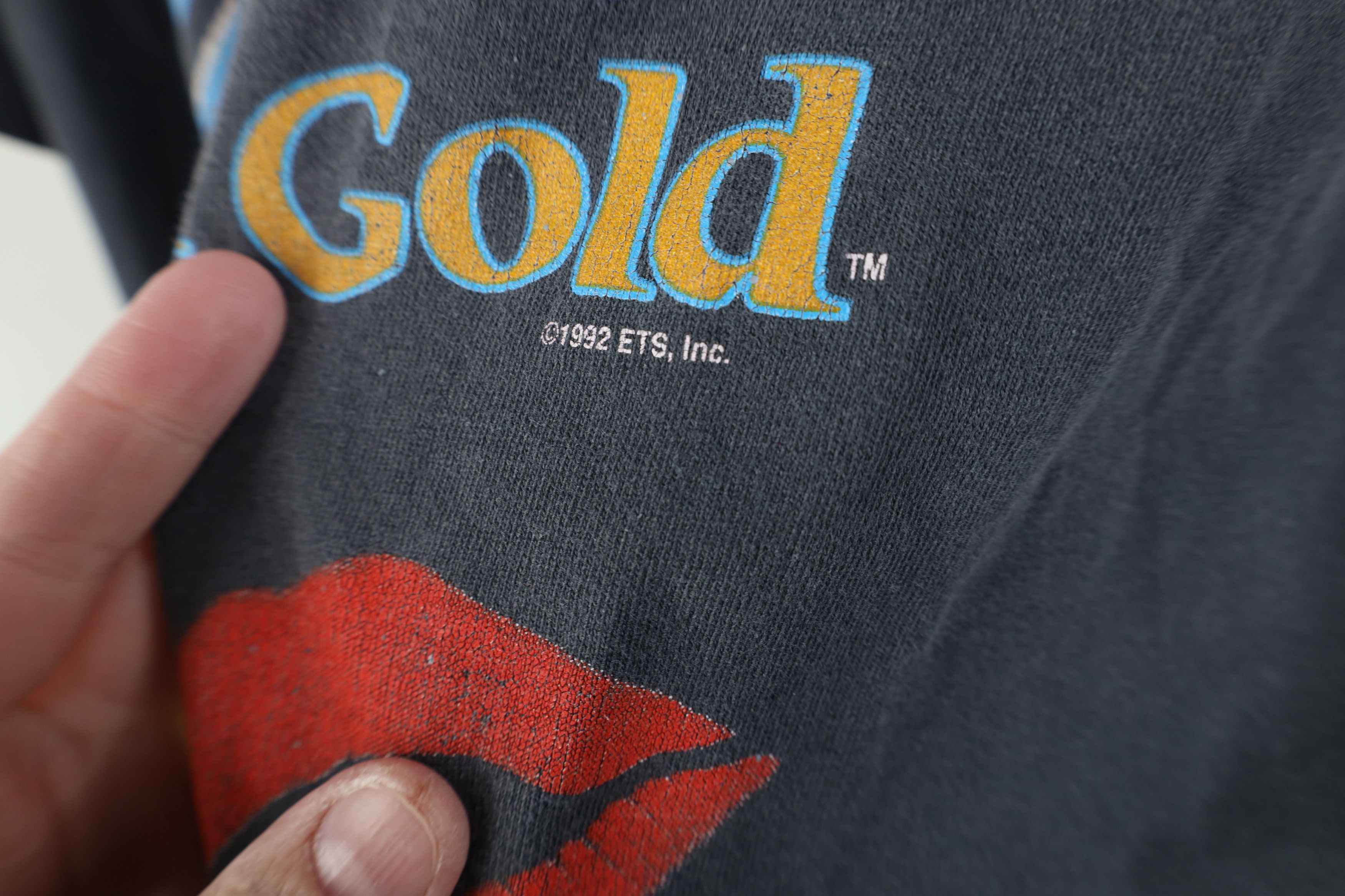 Vintage Vintage 90s Gold Tanning Kiss My Tan Line T-Shirt USA Size L / US 10 / IT 46 - 5 Thumbnail