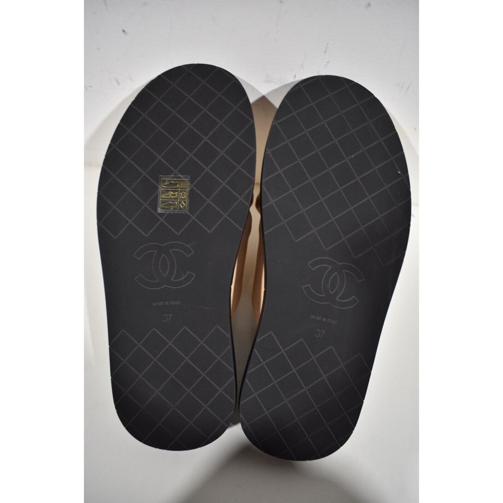 Chanel Chanel Beige Black Fabric Criss Cross Puffy CC Logo Slide Size US 7 / IT 37 - 12 Thumbnail