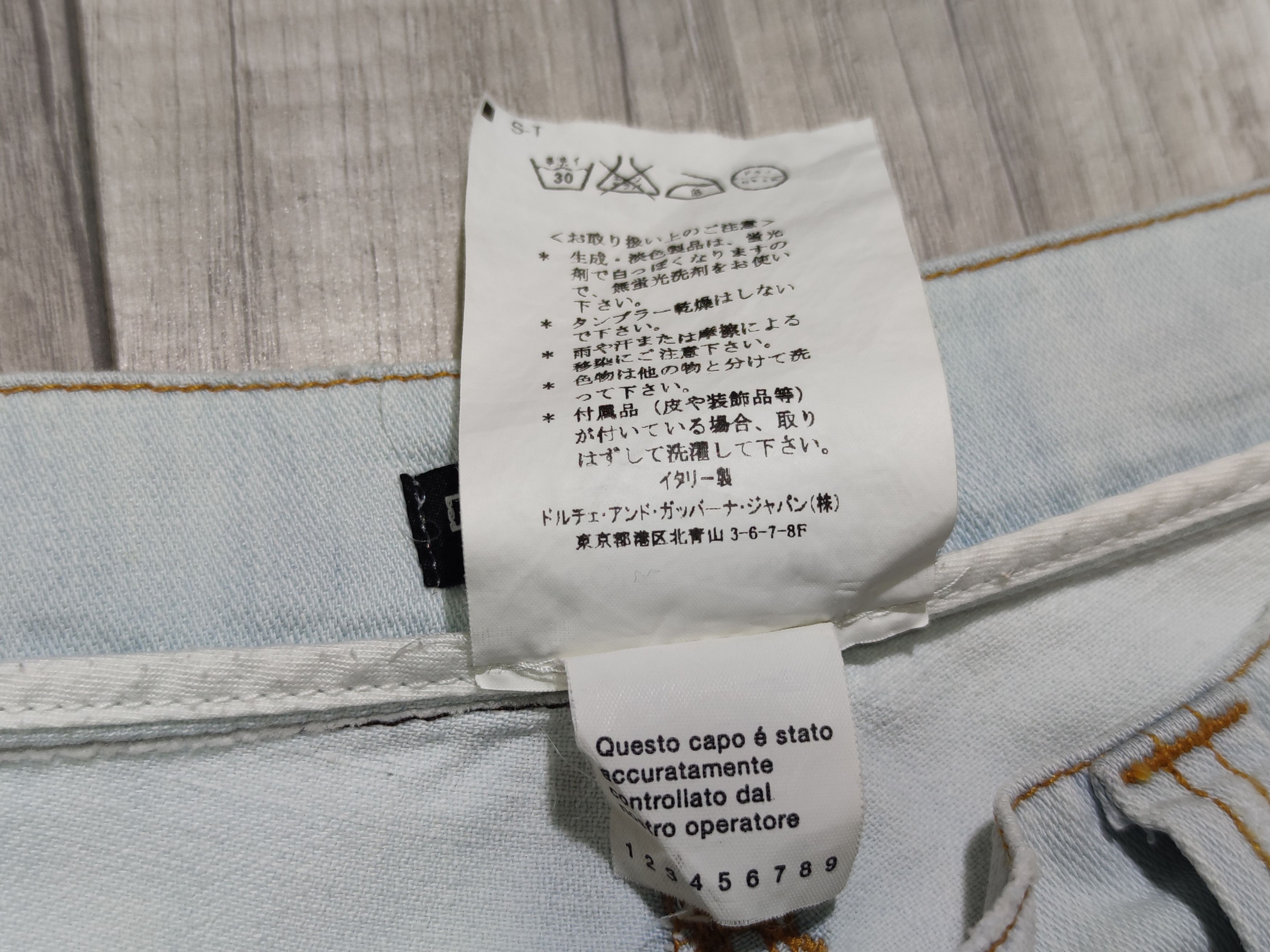Dolce & Gabbana Vintage Dolce Gabbana Light Blue Distressed Jeans Size 27" / US 4 / IT 40 - 18 Thumbnail