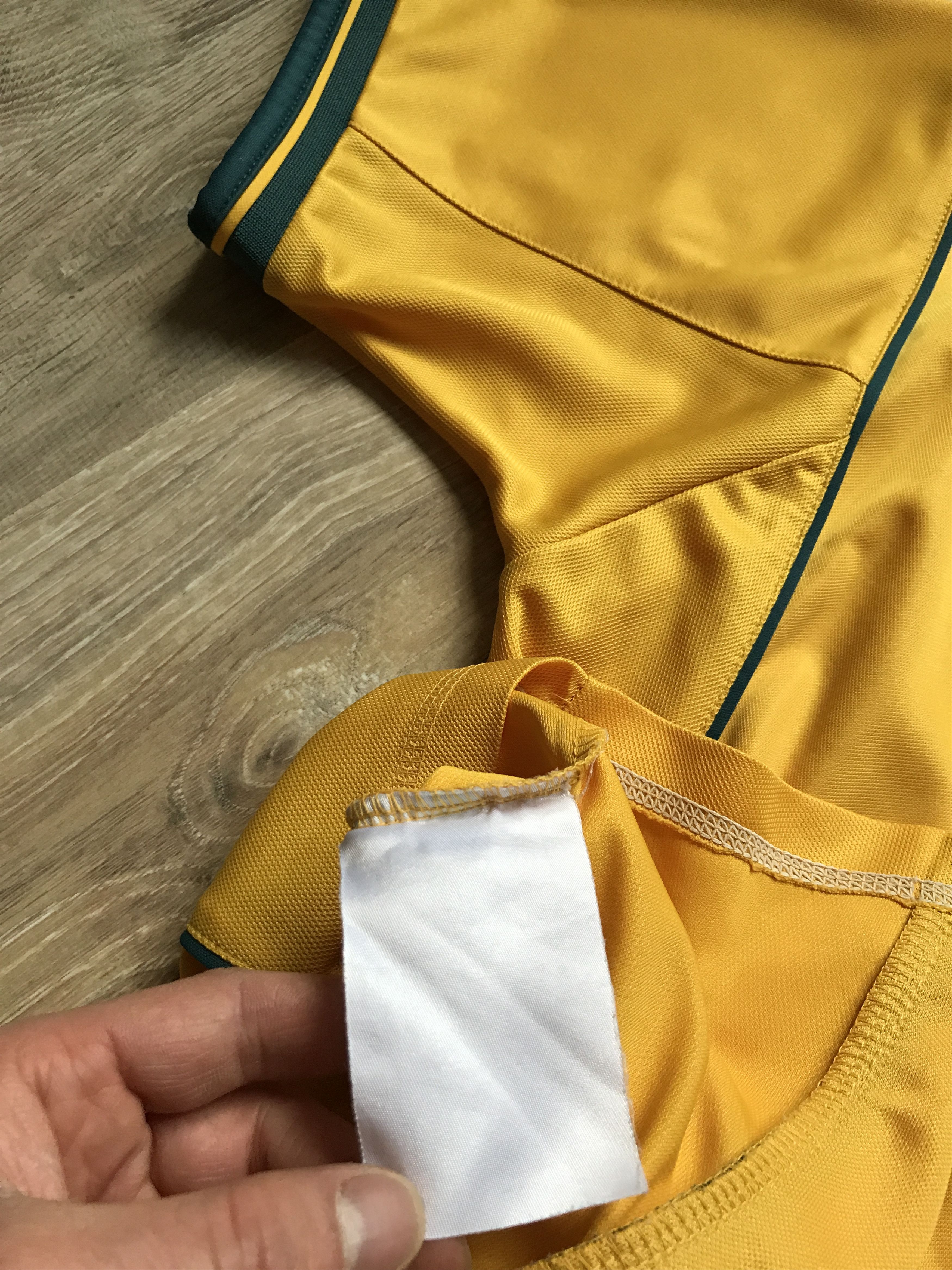 Umbro × Vintage Vintage Umbro Celtic Football Jersey 2000-2002 Size US M / EU 48-50 / 2 - 8 Thumbnail