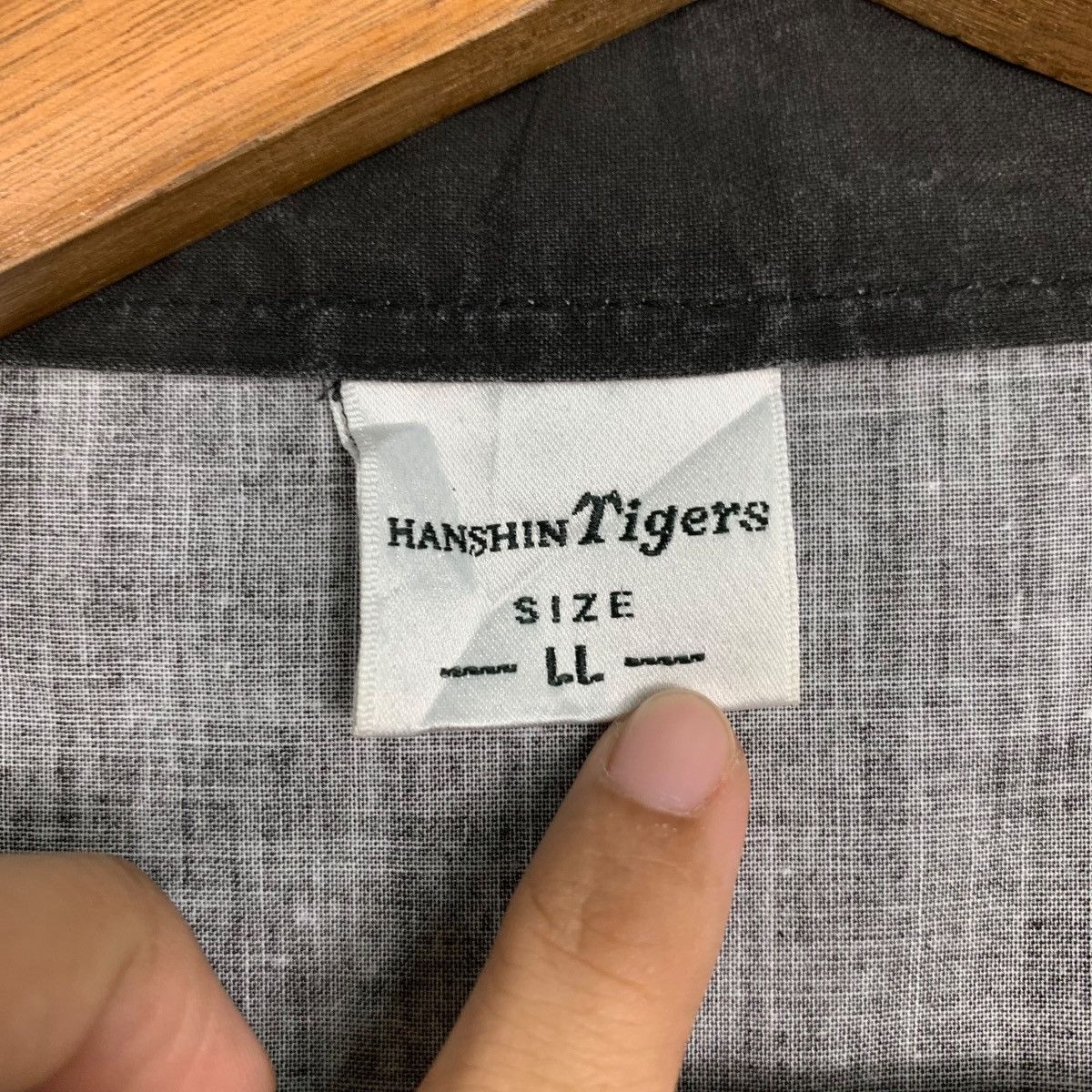Japanese Brand HANSHIN TIGERS Baseball Modern Kimono Jacket #1732-C77 Size US L / EU 52-54 / 3 - 15 Thumbnail