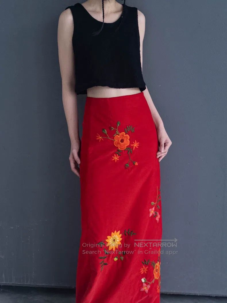 Kenzo Kenzo Red velvet floral embroidered skirt Size 24" / US 00 / IT 34 - 2 Thumbnail