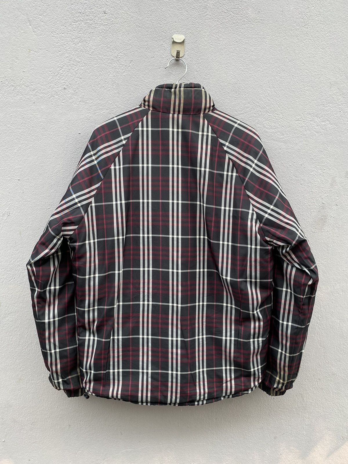 Burberry BURBERRY Blue Label Reversible Iconic Checked Puffer Down Size US M / EU 48-50 / 2 - 8 Thumbnail