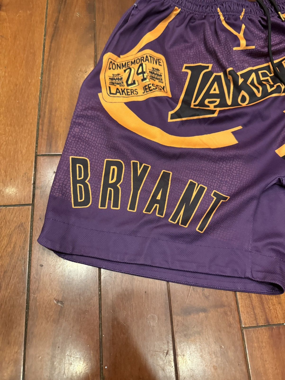 Vintage Kobe Bryant Lakers shorts Size US 33 - 2 Thumbnail