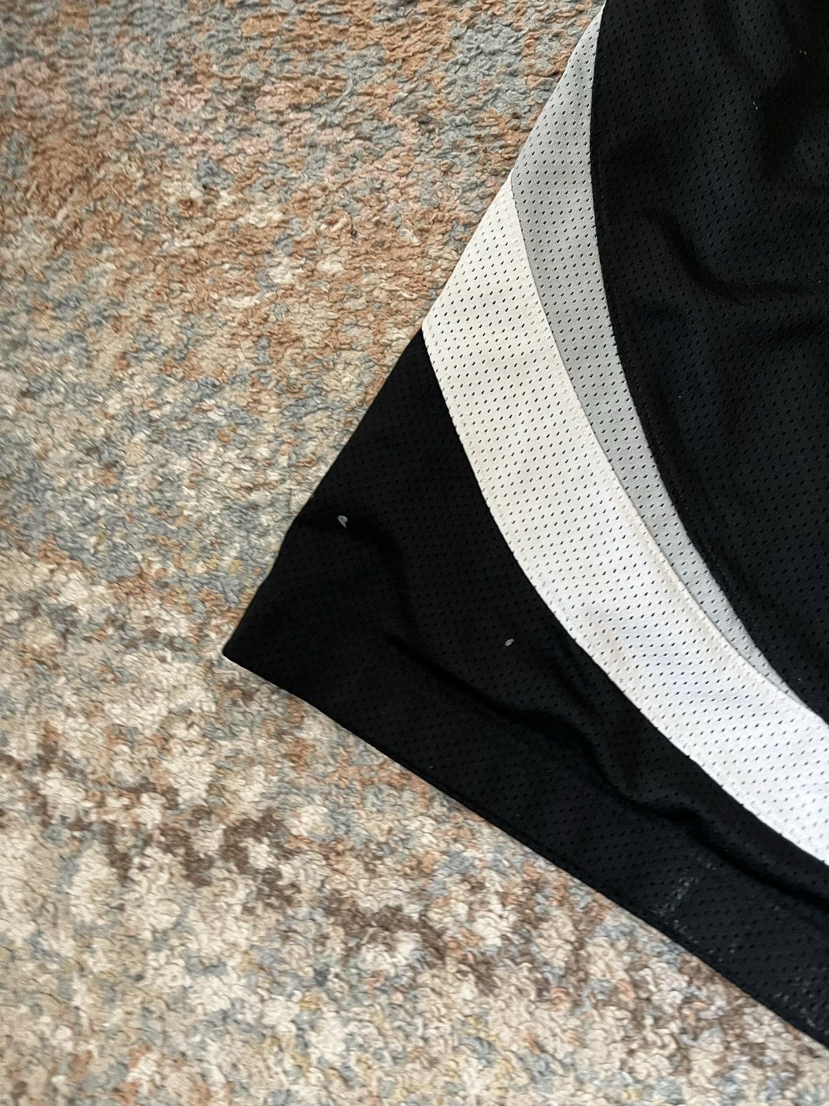 Jordan Brand VTG Jordan Shorts Y2K XL Black White Distressed Size US 34 / EU 50 - 3 Thumbnail