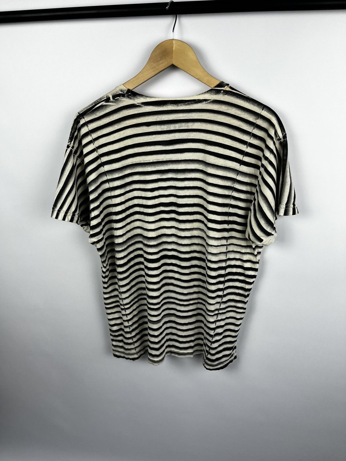 Altru Altru overprint t shirt Size US XL / EU 56 / 4 - 6 Thumbnail