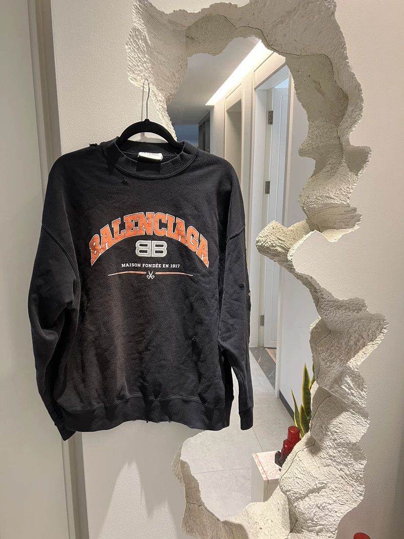 Balenciaga Balenciaga Maison Washed Black 1917bb Round Neck Hoodie Size US M / EU 48-50 / 2 - 1 Thumbnail