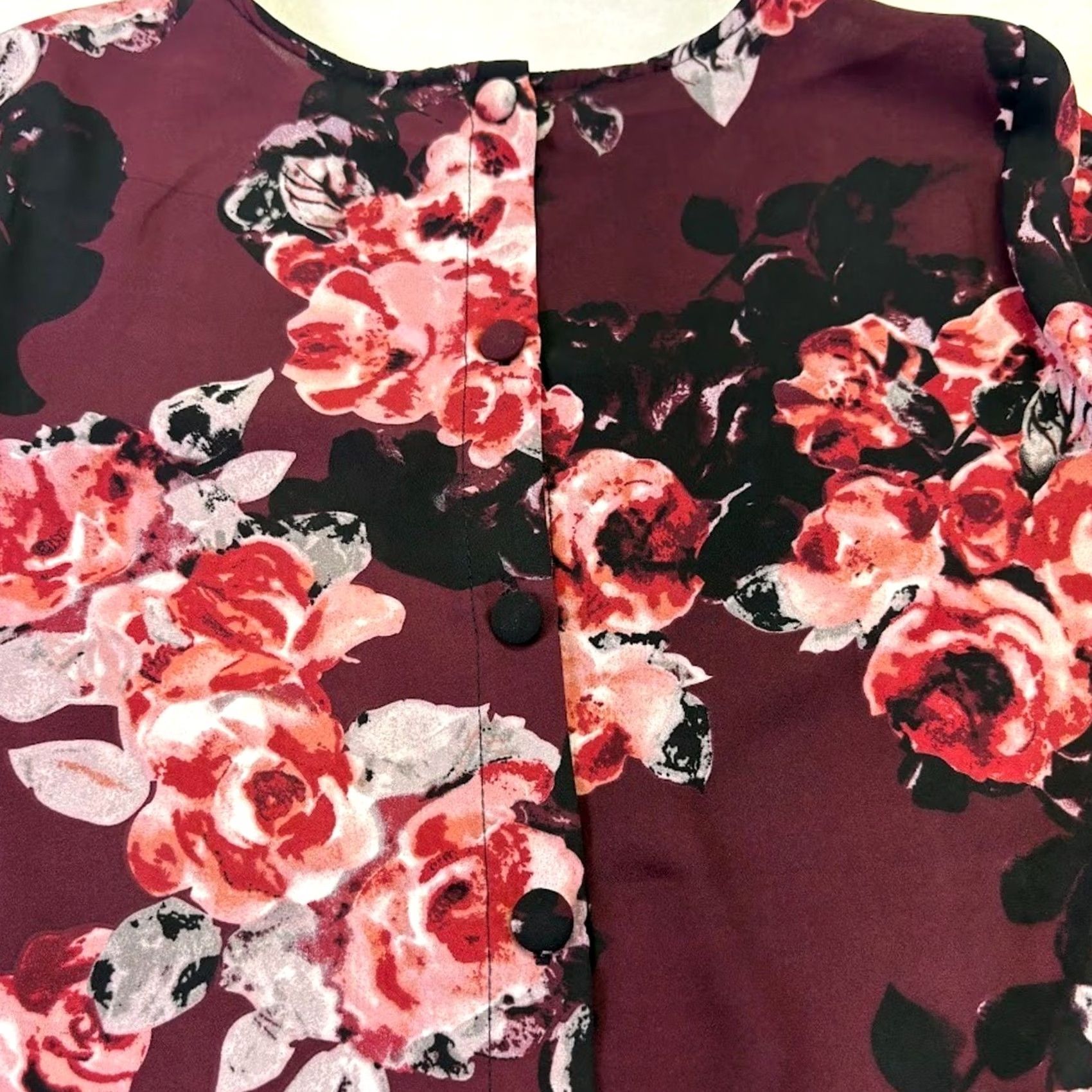Vintage Philosophy Blouse XS Long Sleeve Round Neck Back Button Shirred Cuffs Solid Burgundy Floral 100% Polyester Women’s Shirt Casual Workwear Size XS / US 0-2 / IT 36-38 - 4 Thumbnail