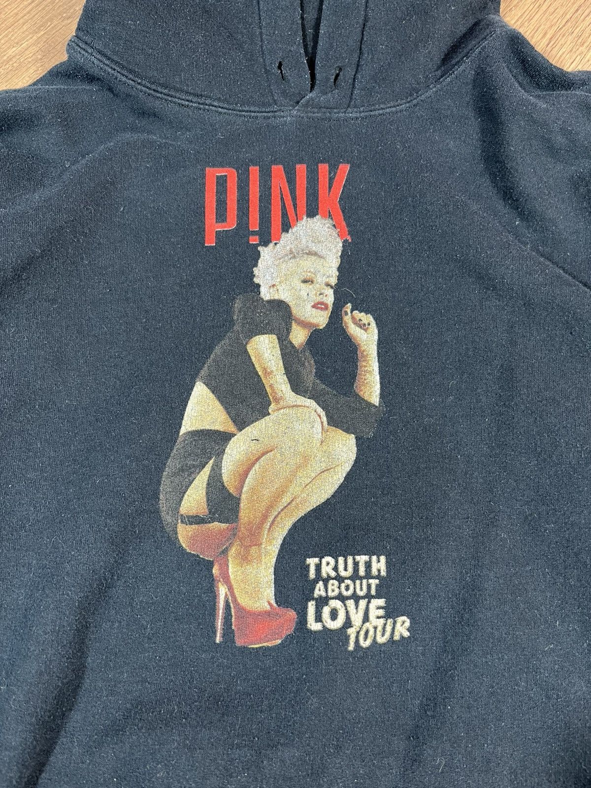 Pink Vintage Pink Truth About Love Tour 2013 Hoodie Size US L / EU 52-54 / 3 - 6 Thumbnail