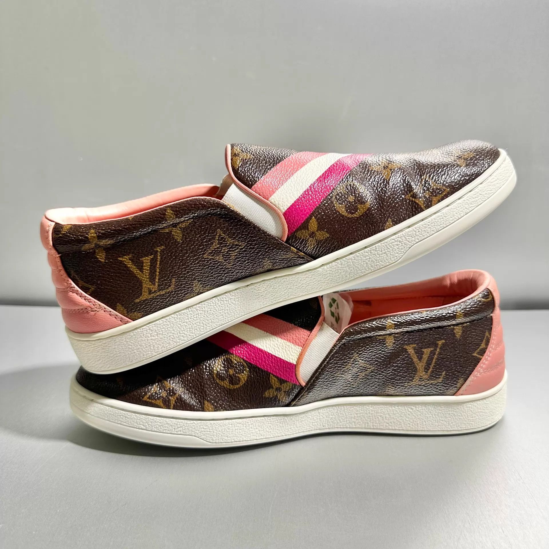Louis Vuitton LV Monogram slip-on 37.5 2-3 worn excellent Size US 7 / IT 37 - 4 Thumbnail