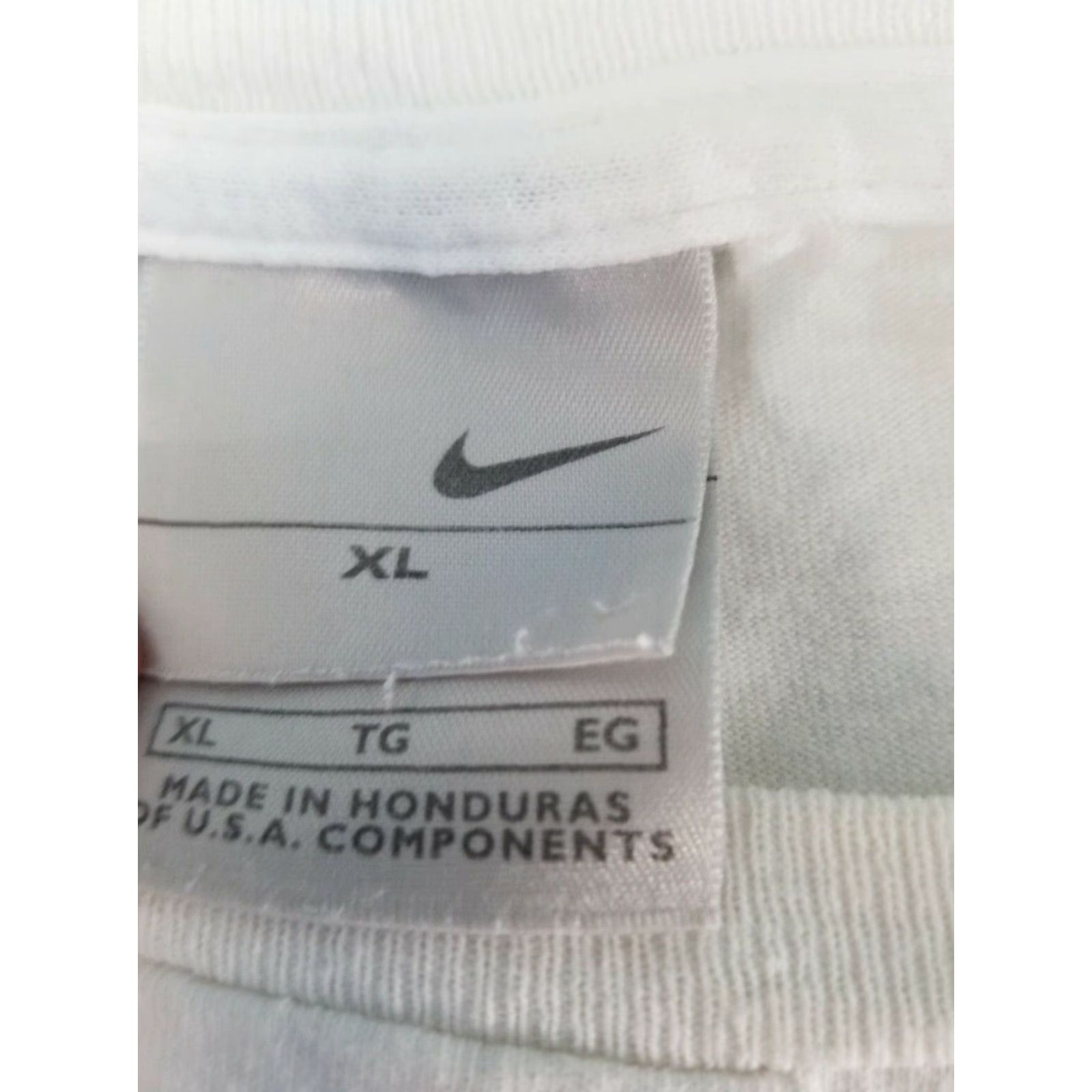 Nike VINTAGE Nike Womens XL T Shirt Spell Out Gray Tag Nike Shirt Womens XL Gray Tag Casual Cotton Logo White Cap Sleeve Round Neck US Theme 80s? Size XL / US 12-14 / IT 48-50 - 5 Thumbnail