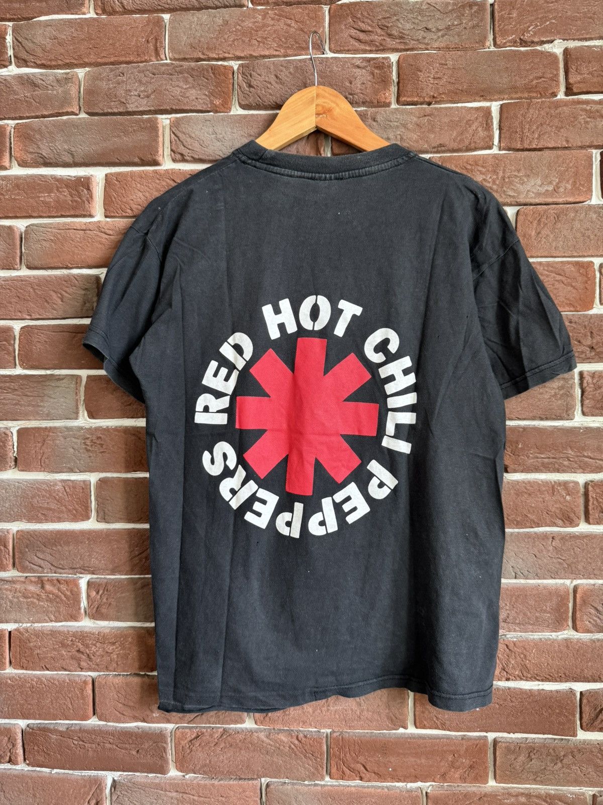 Band Tees 00s Red Hot Chilli Peppers I’m with you M Rock Band Tour Tee Size US M / EU 48-50 / 2 - 2 Thumbnail