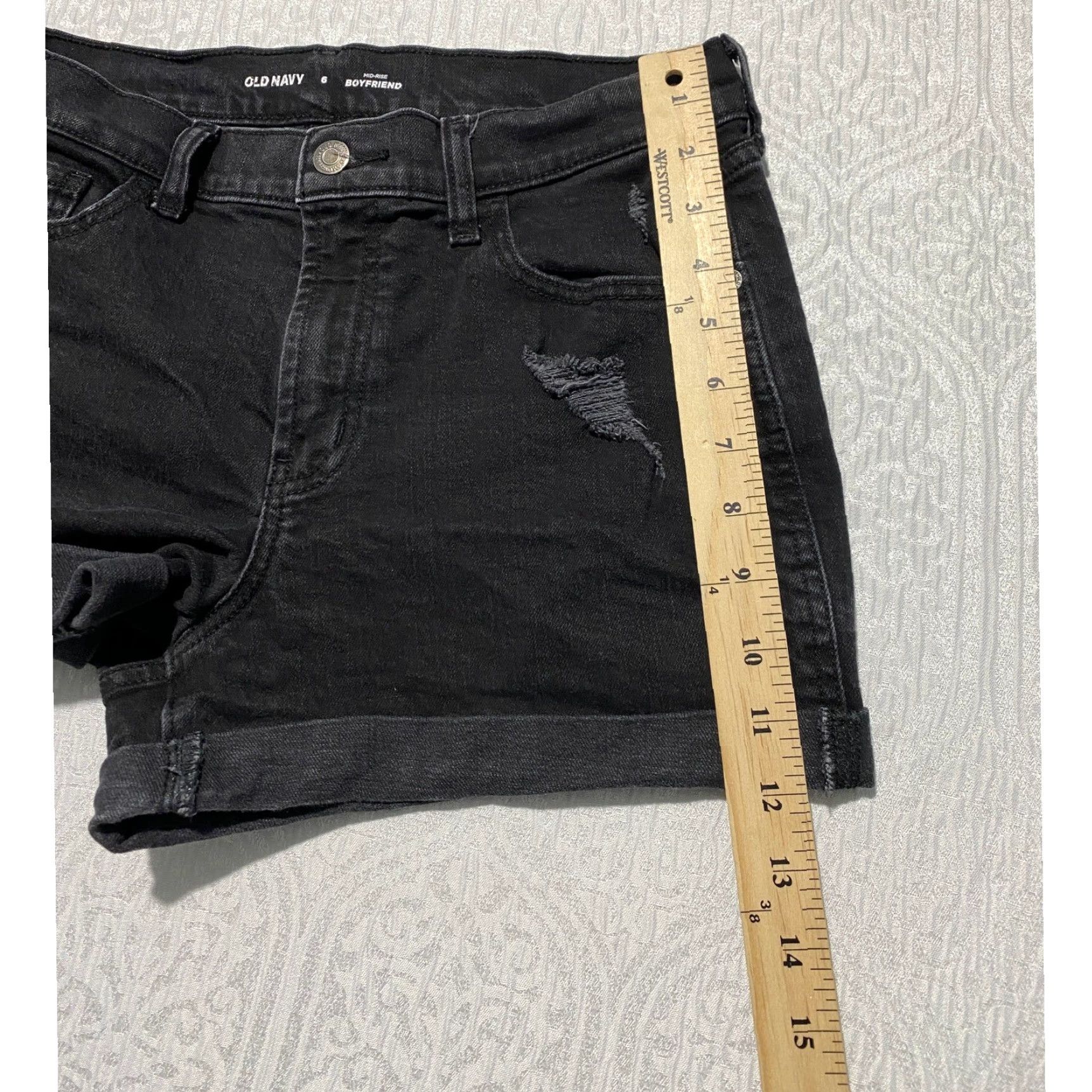 Old Navy Old Navy Womens Size 6 Black Mid-Rise Boyfriend Distressed Denim Jean Shorts Size 28" / US 6 / IT 42 - 7 Thumbnail