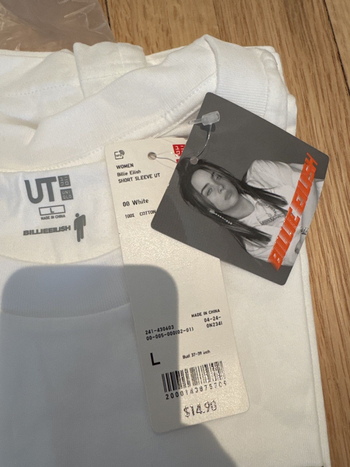 Billie Eilish Billie Eilish x Uniqlo Tshirt size L Size US L / EU 52-54 / 3 - 2 Thumbnail