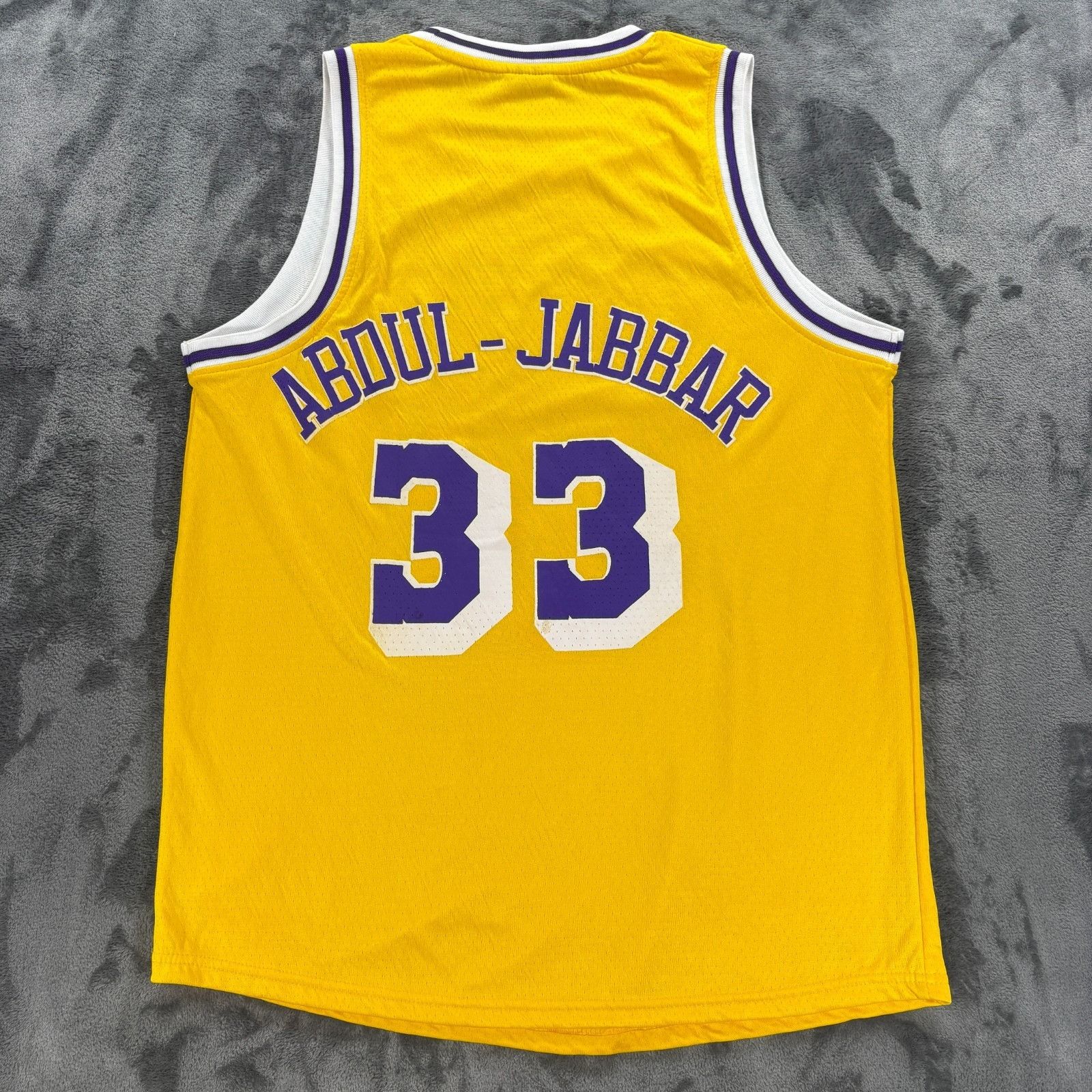Other Los Angeles Lakers Kareem Abdul-Jabbar 33 Basketball Jersey Size US XL / EU 56 / 4 - 2 Thumbnail