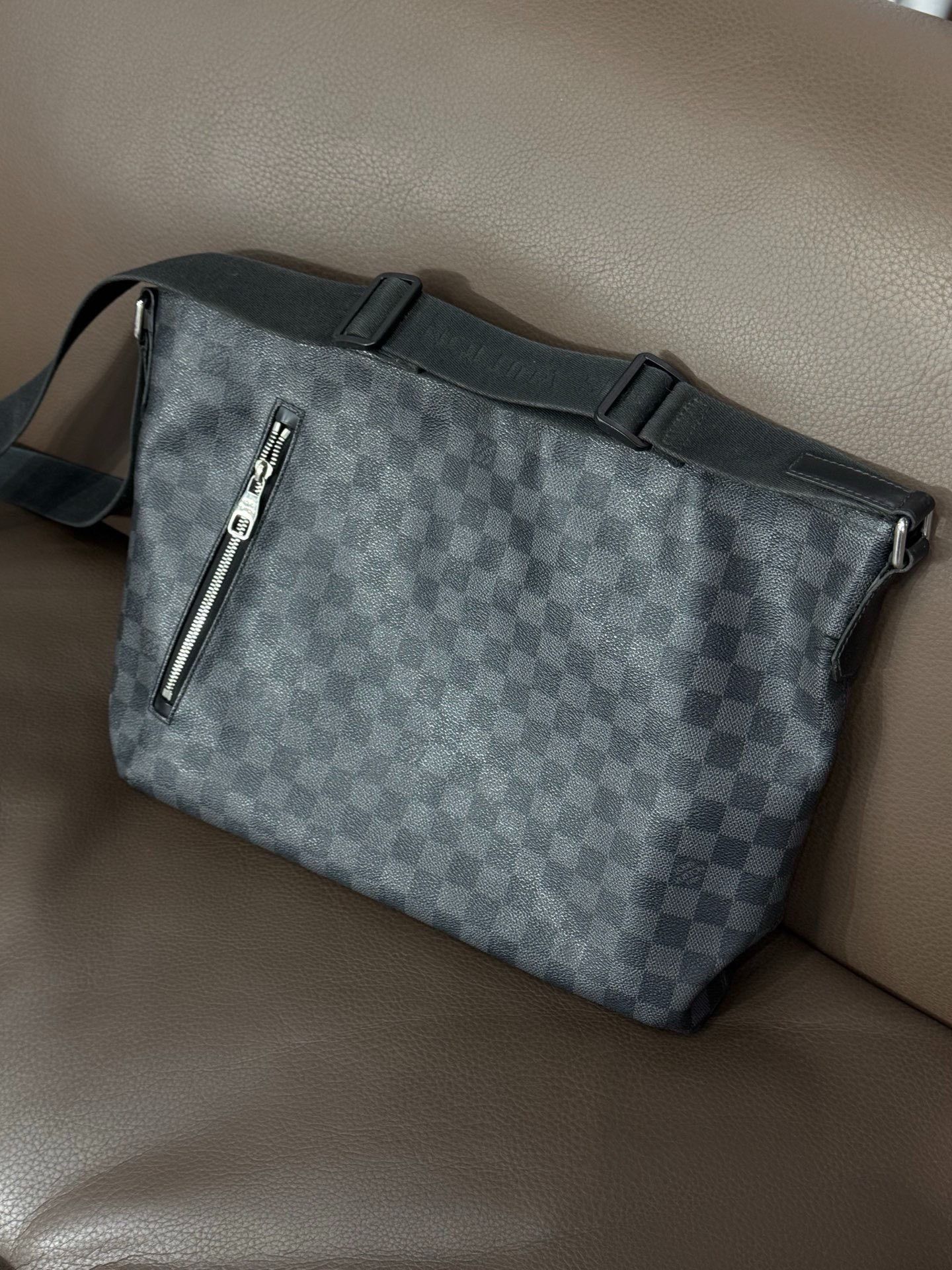 Louis Vuitton Louis Vuitton Checkered Black Bag 36 Men Size ONE SIZE - 1 Thumbnail