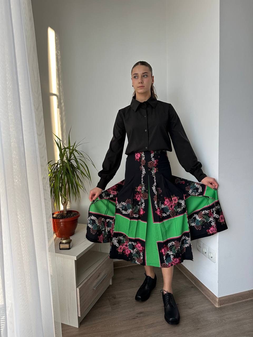 Sandro × Vintage Vintage Sandro Pleated Midi Floral Print Black Skirt Size 27" / US 4 / IT 40 - 4 Thumbnail