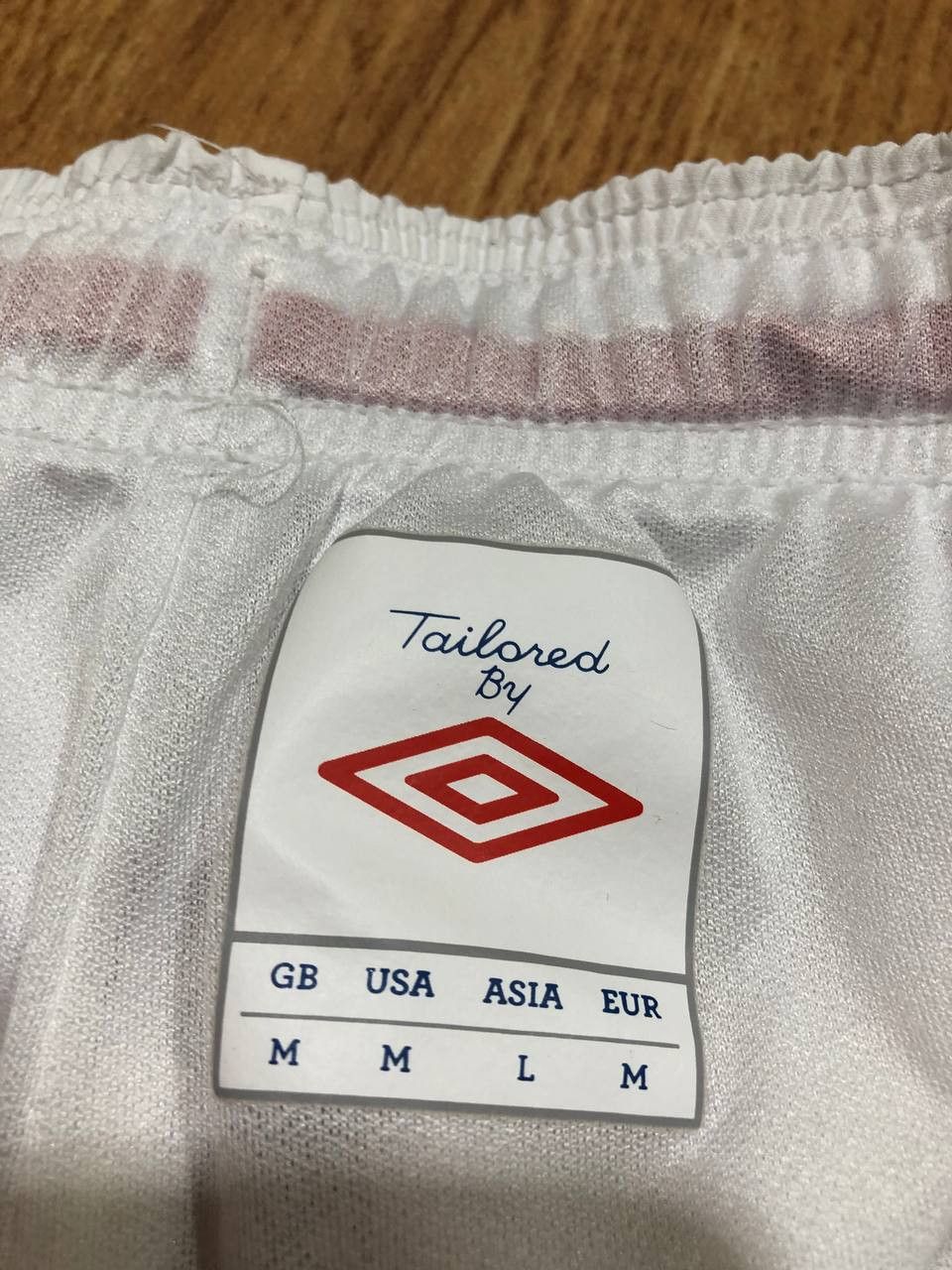 Umbro UMBRO ENGLAND Men’s Elastic Waist Shorts Casual Fit Size US 32 / EU 48 - 2 Thumbnail