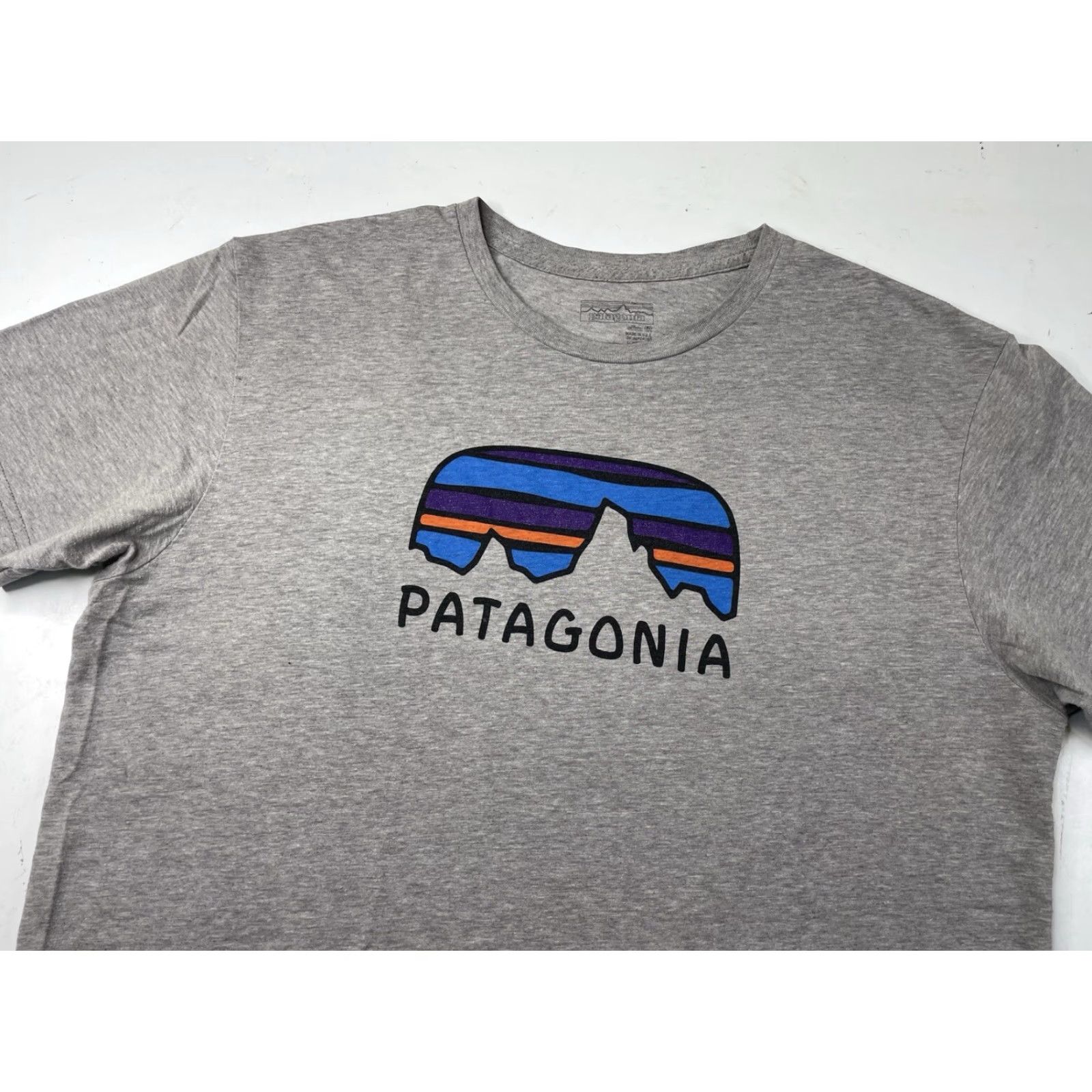 Patagonia Patagonia T-Shirt Slim Fit L Gray USA Cotton Short Sleeve Mens Mountain Fitz Roy Size US L / EU 52-54 / 3 - 2 Thumbnail