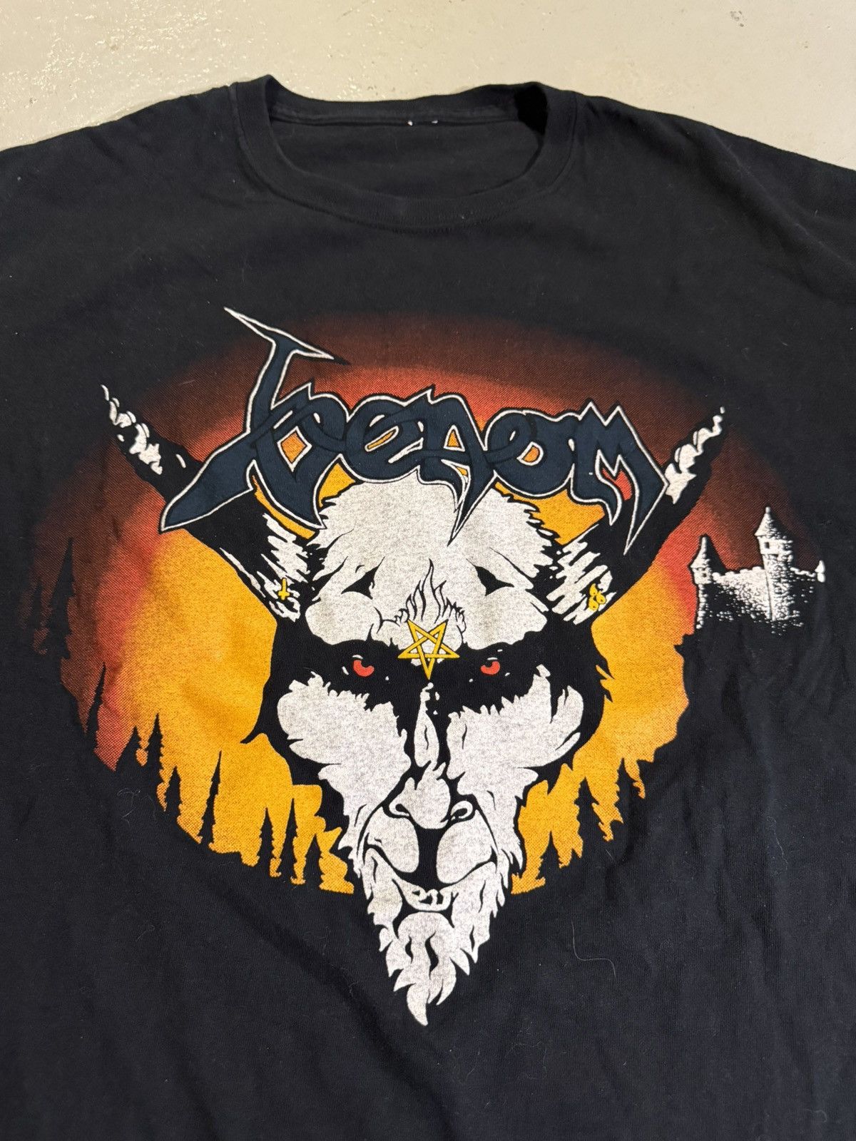 Vintage Vintage 2000s Venom Black Metal Band Tshirt Size US XL / EU 56 / 4 - 2 Thumbnail