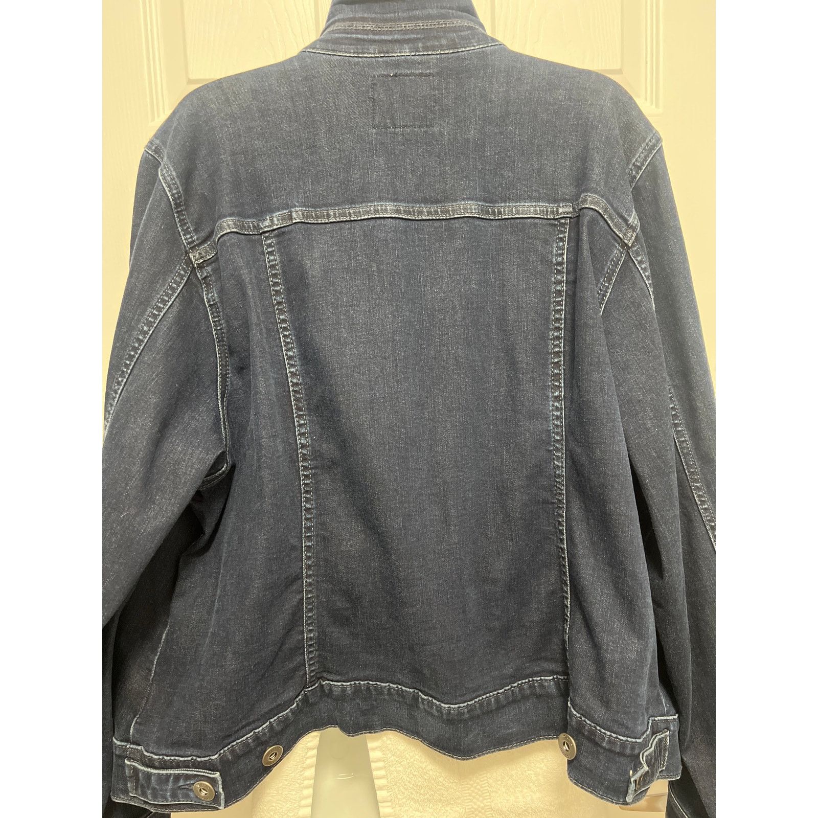 Other Torrid Dark Wash Denim Jean Jacket, Size 3 (3XL / 22-24) Size 3XL / US 20-22 - 5 Thumbnail