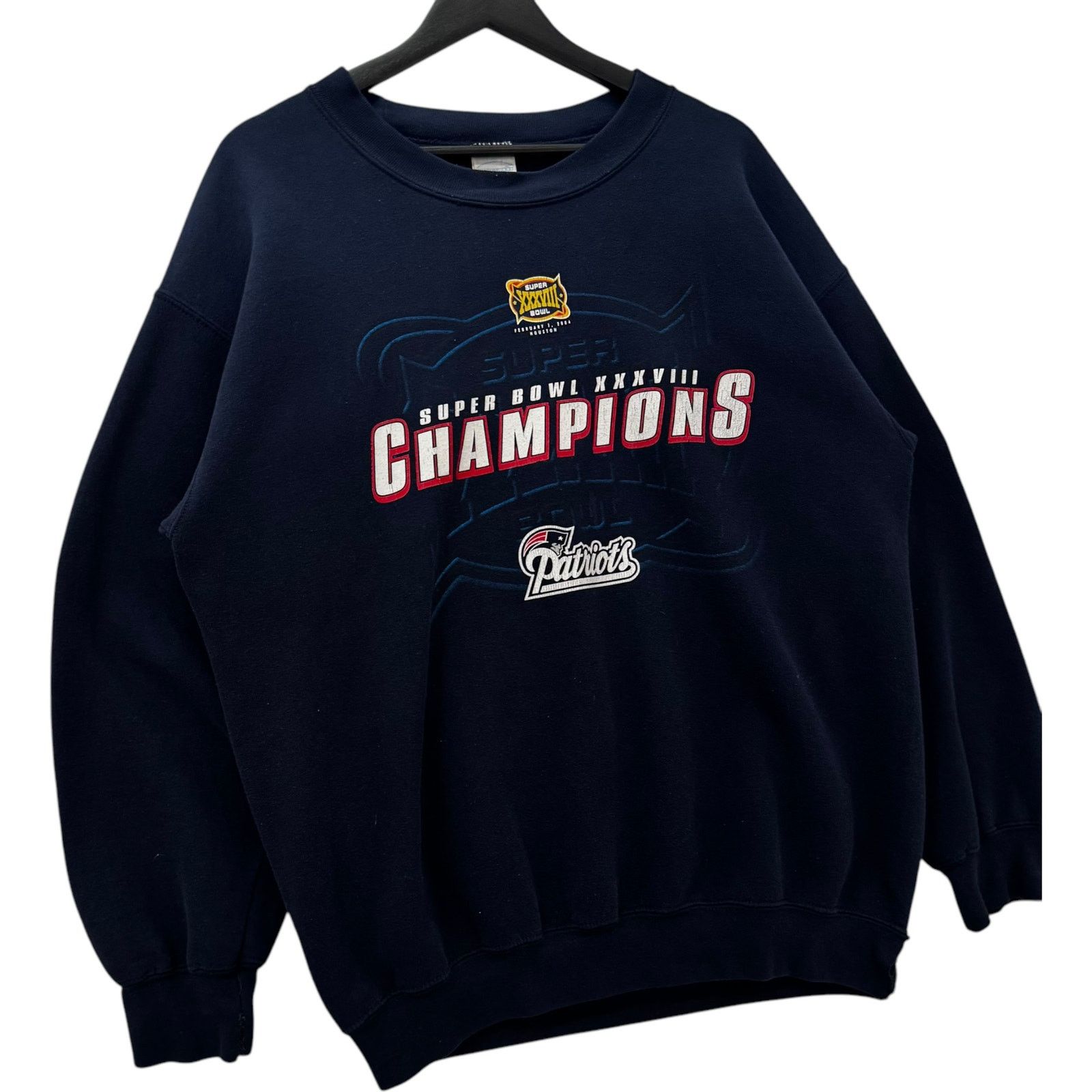 Gildan VTG NewEnglandPatriots SuperBowlXXXVIII Champions Crewneck L Size US L / EU 52-54 / 3 - 4 Thumbnail