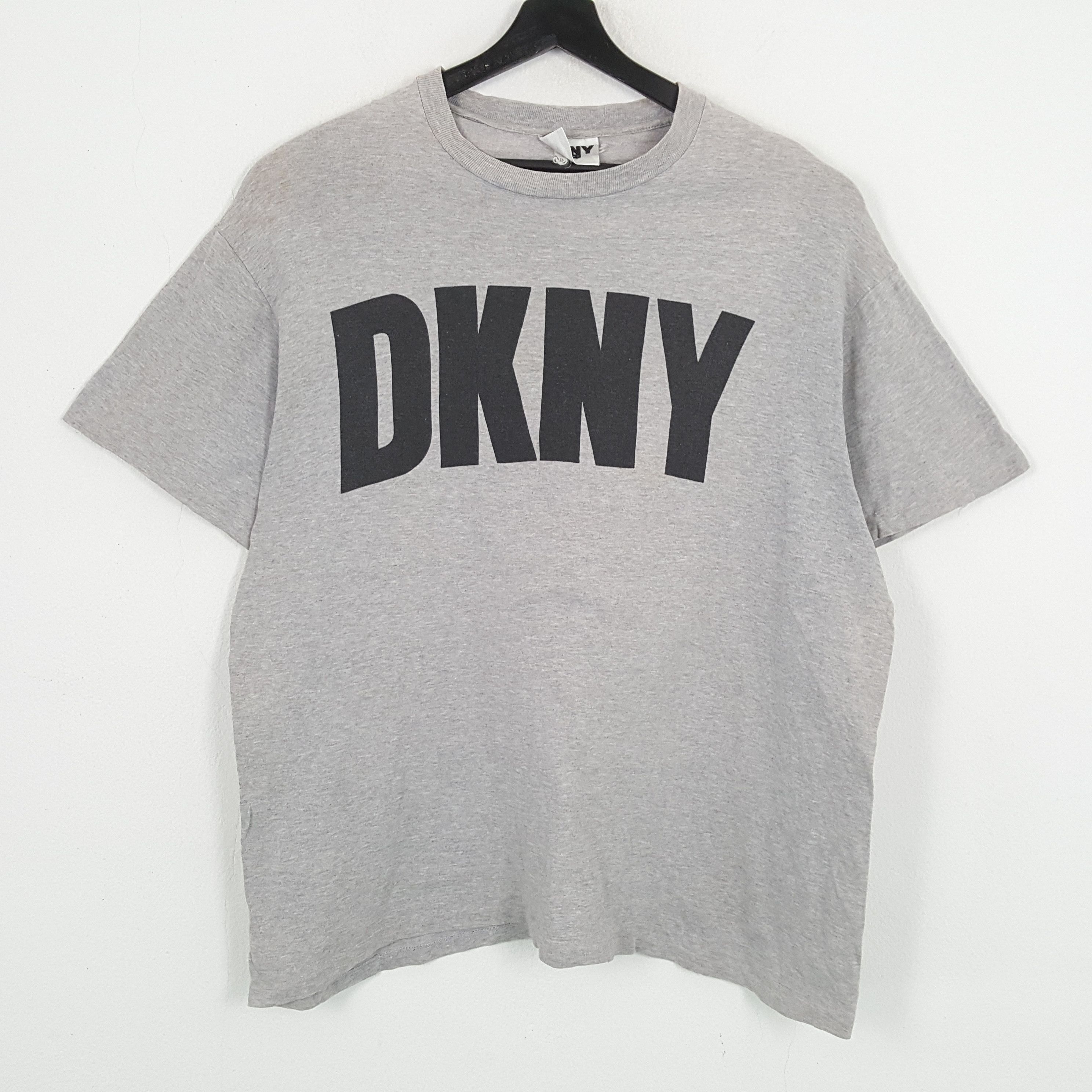 DKNY × Vintage DKNY Center Spellout Design Vintage Tshirt Size US XL / EU 56 / 4 - 1 Thumbnail