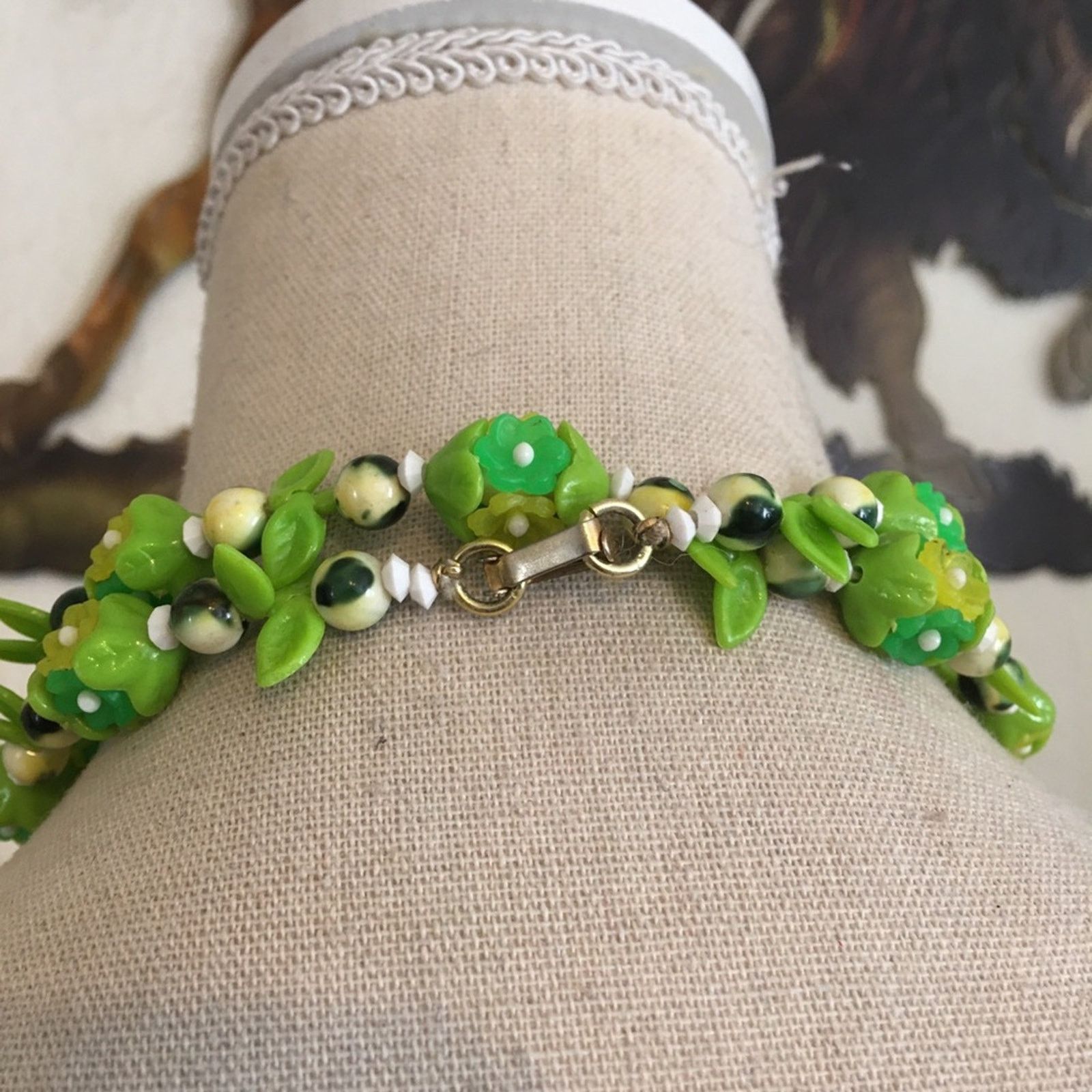 Vintage Vintage 60s green floral plastic bead necklace Size ONE SIZE - 6 Thumbnail