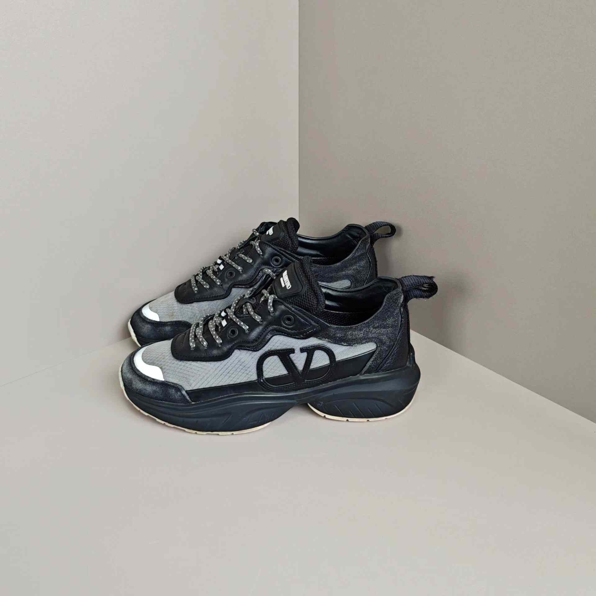 Valentino Valentino Casual Lowtop Sneakers us_6 Women Size US 6 / IT 36 - 1 Thumbnail