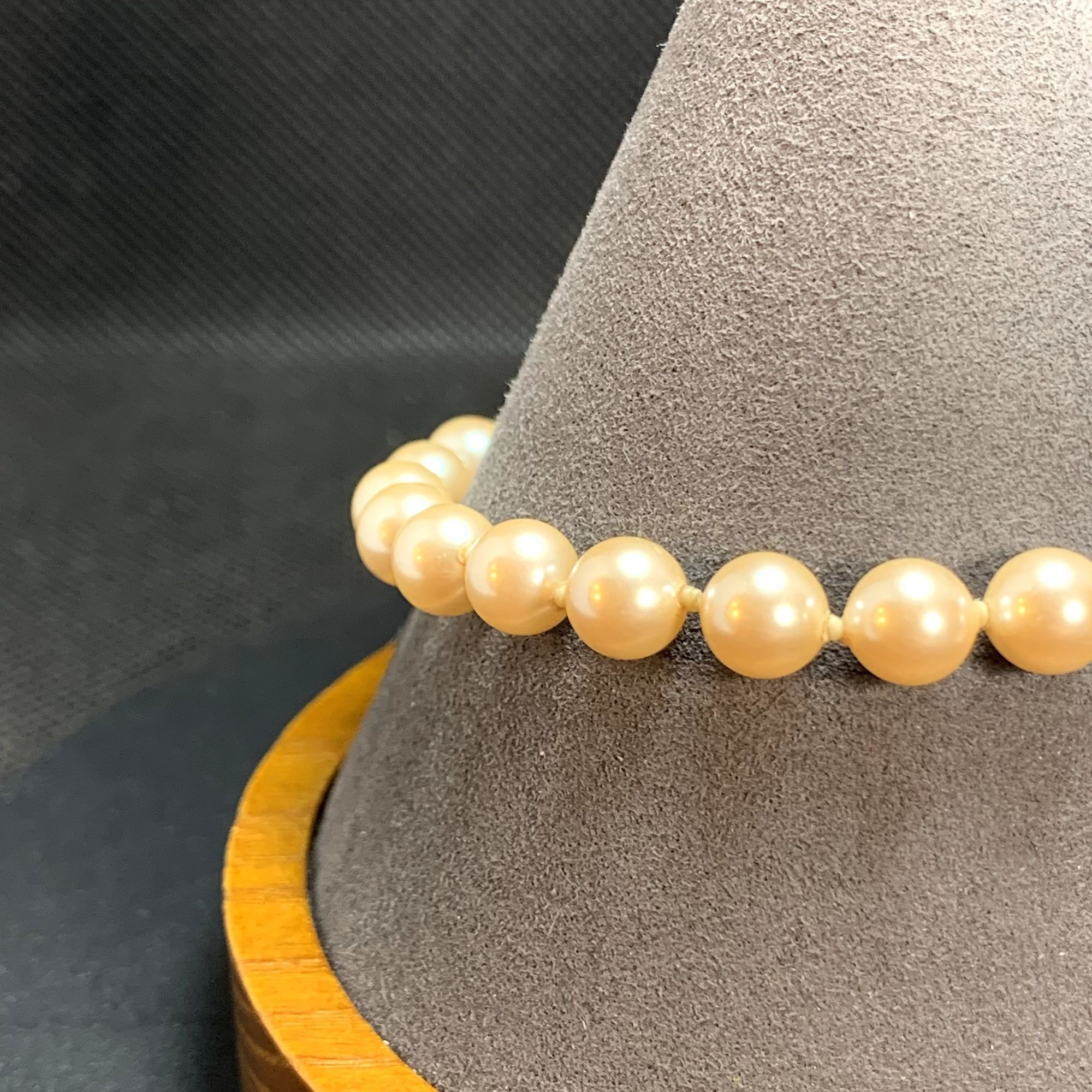 Other VTG Monet Faux Pearl 6.75mm Width Box Catch Bracelet Size 8' Size ONE SIZE - 4 Thumbnail