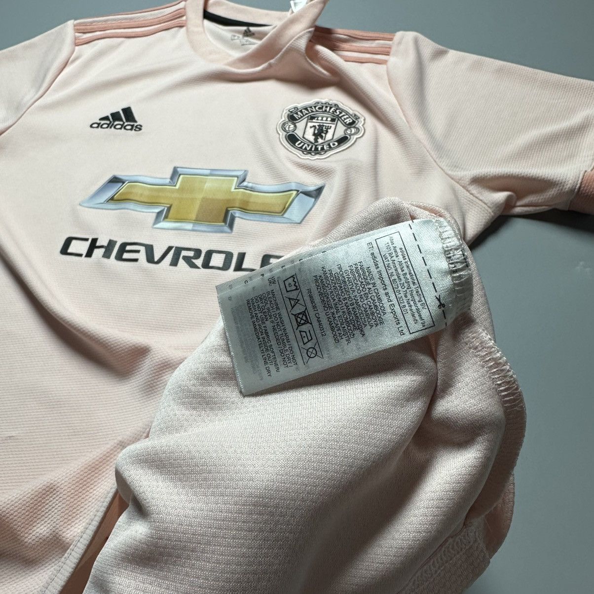 Vintage MAN UNITED ADIDAS 2018/2019 SOCCER AWAY JERSEY #6 POGBA Size US L / EU 52-54 / 3 - 10 Thumbnail