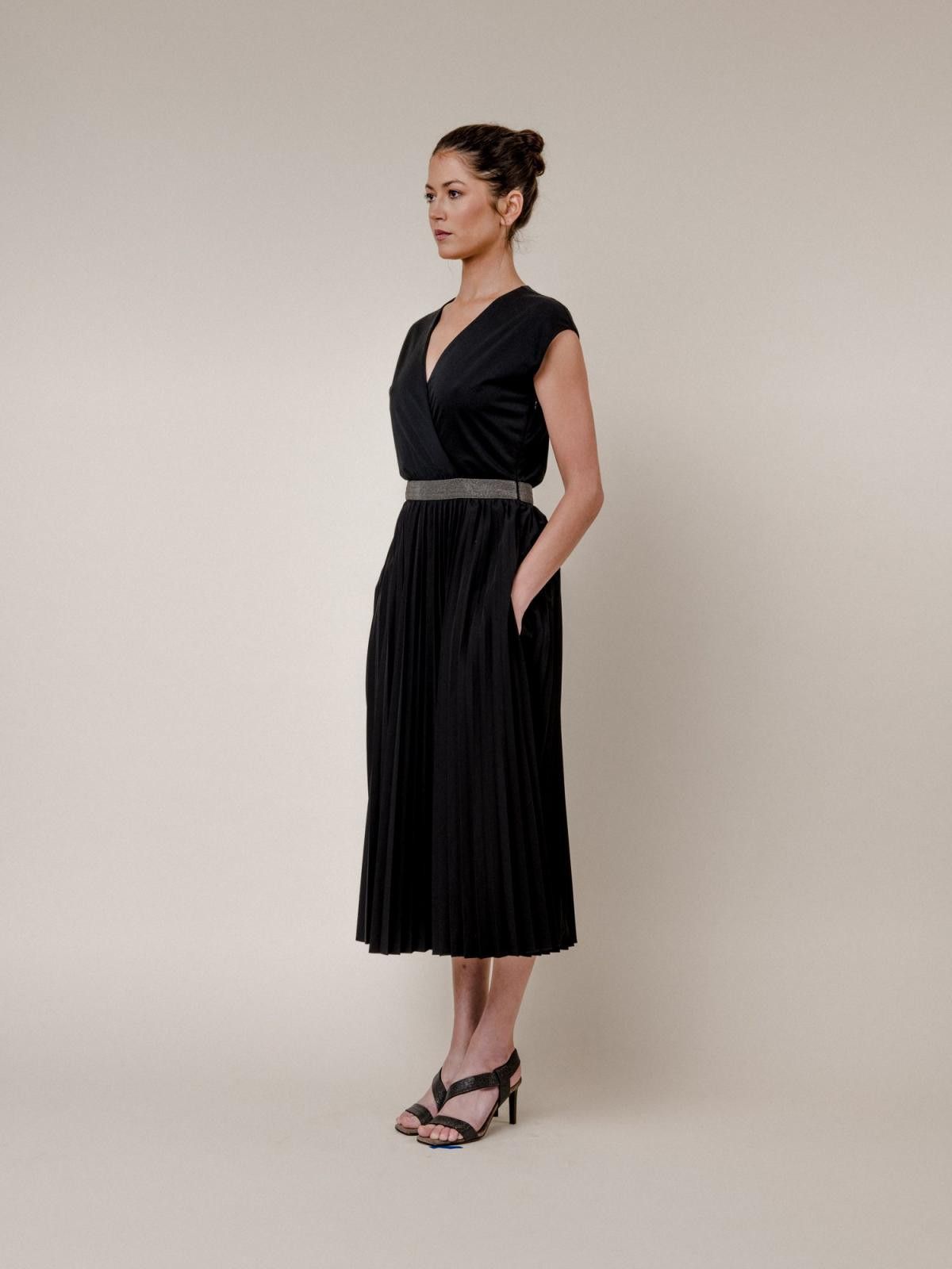 Brunello Cucinelli o1y0725 Midi Dress in Black Size M / US 6-8 / IT 42-44 - 2 Thumbnail