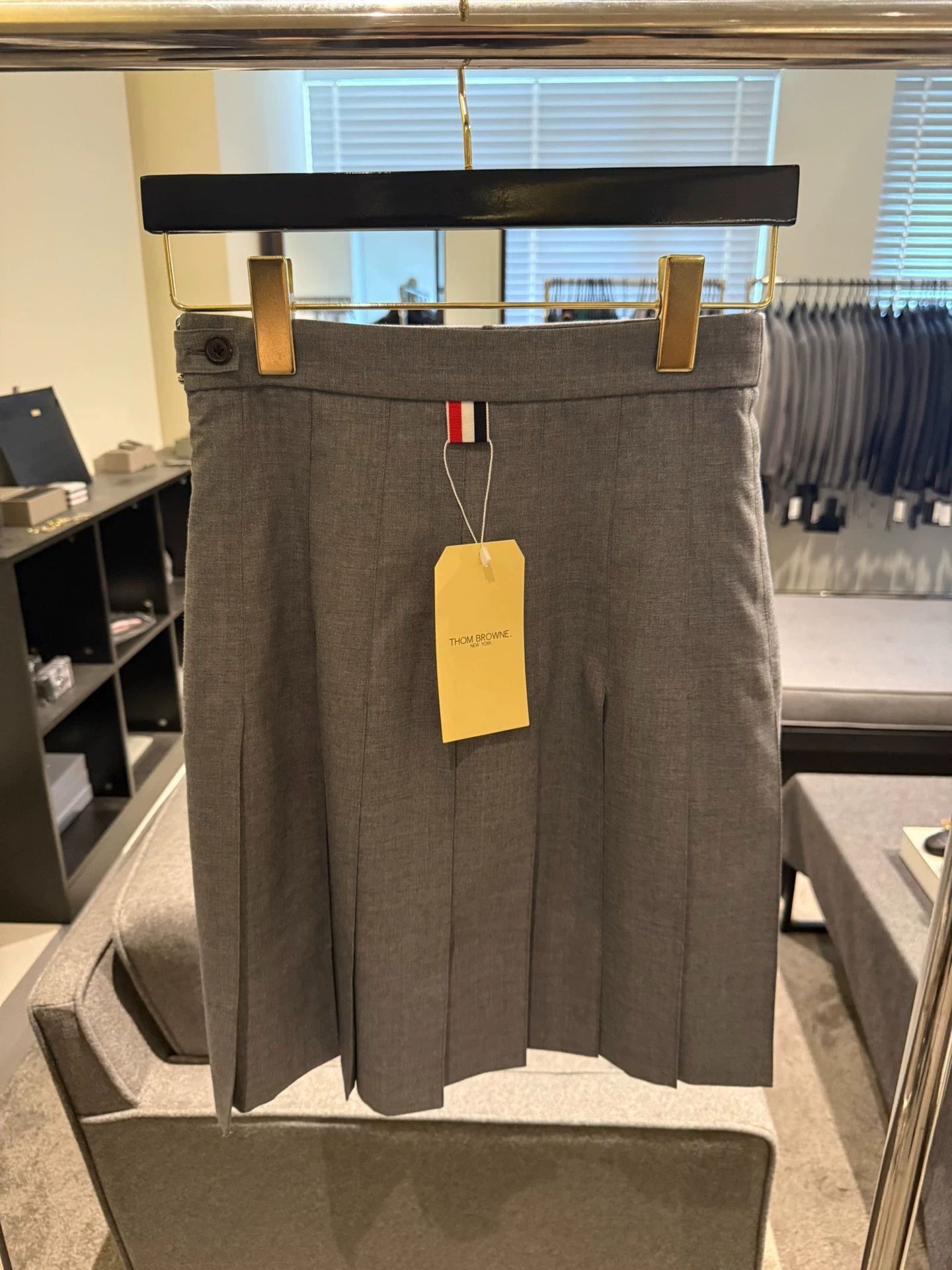 Thom Browne Thom Browne Women's Classic Mid-Gray PleatedSkirt Size 40 Size 27" / US 4 / IT 40 - 2 Thumbnail