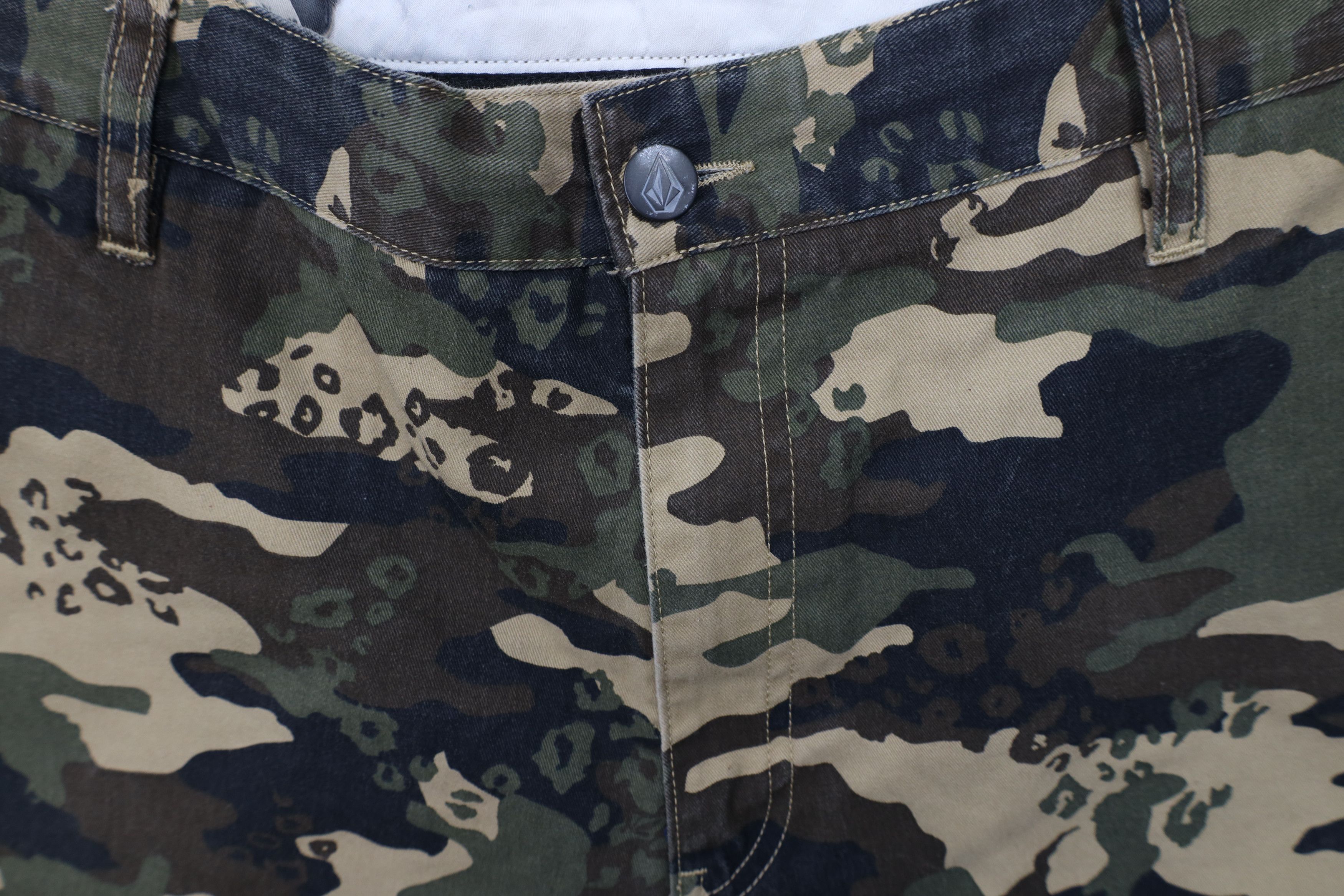 Vintage × Volcom Vintage Volcom Camouflage Skateboarding Chino Shorts Cotton Size US 38 / EU 54 - 5 Thumbnail
