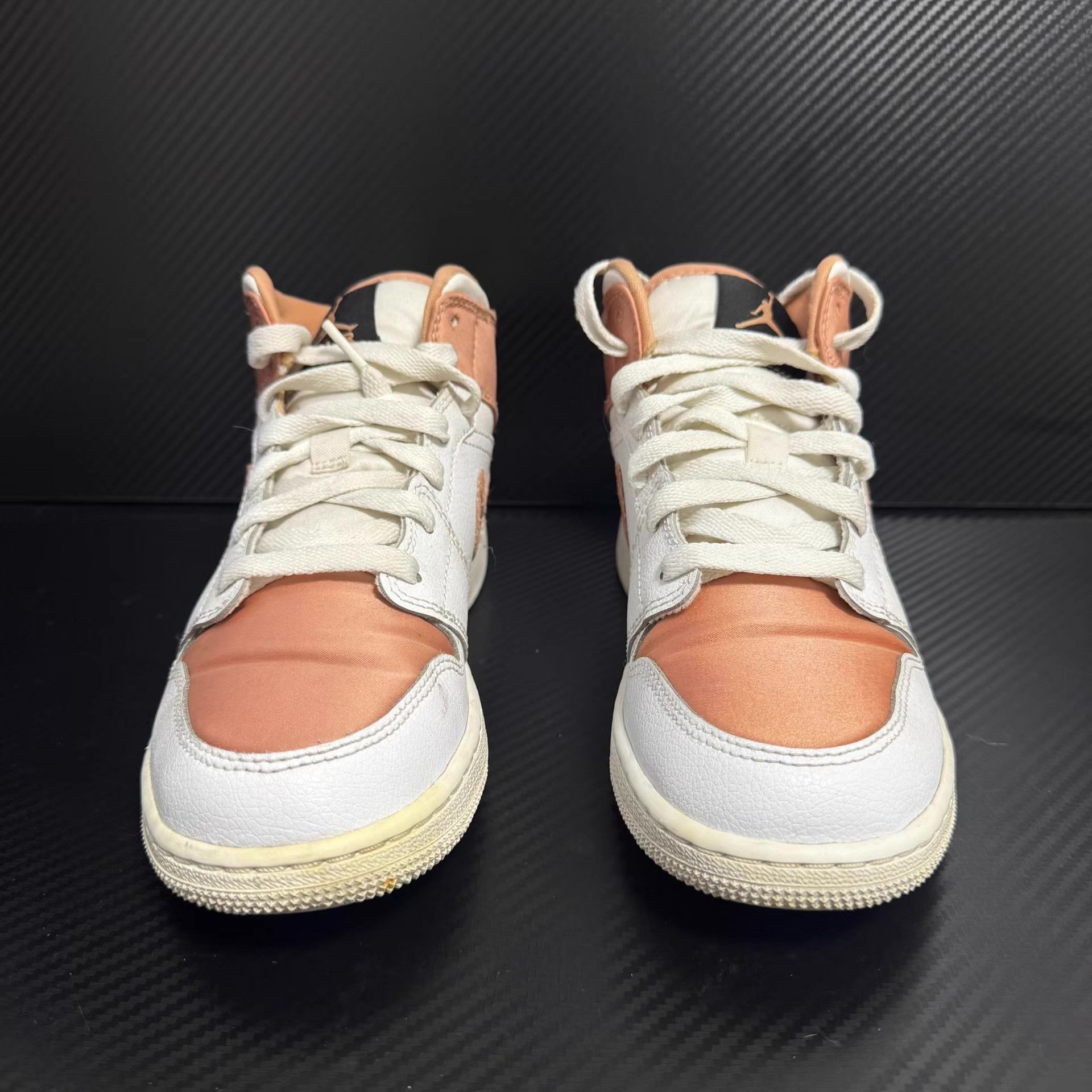 Nike Nike Air Jordan 1 Mid Q10 Size US 5 / EU 37 - 1 Thumbnail