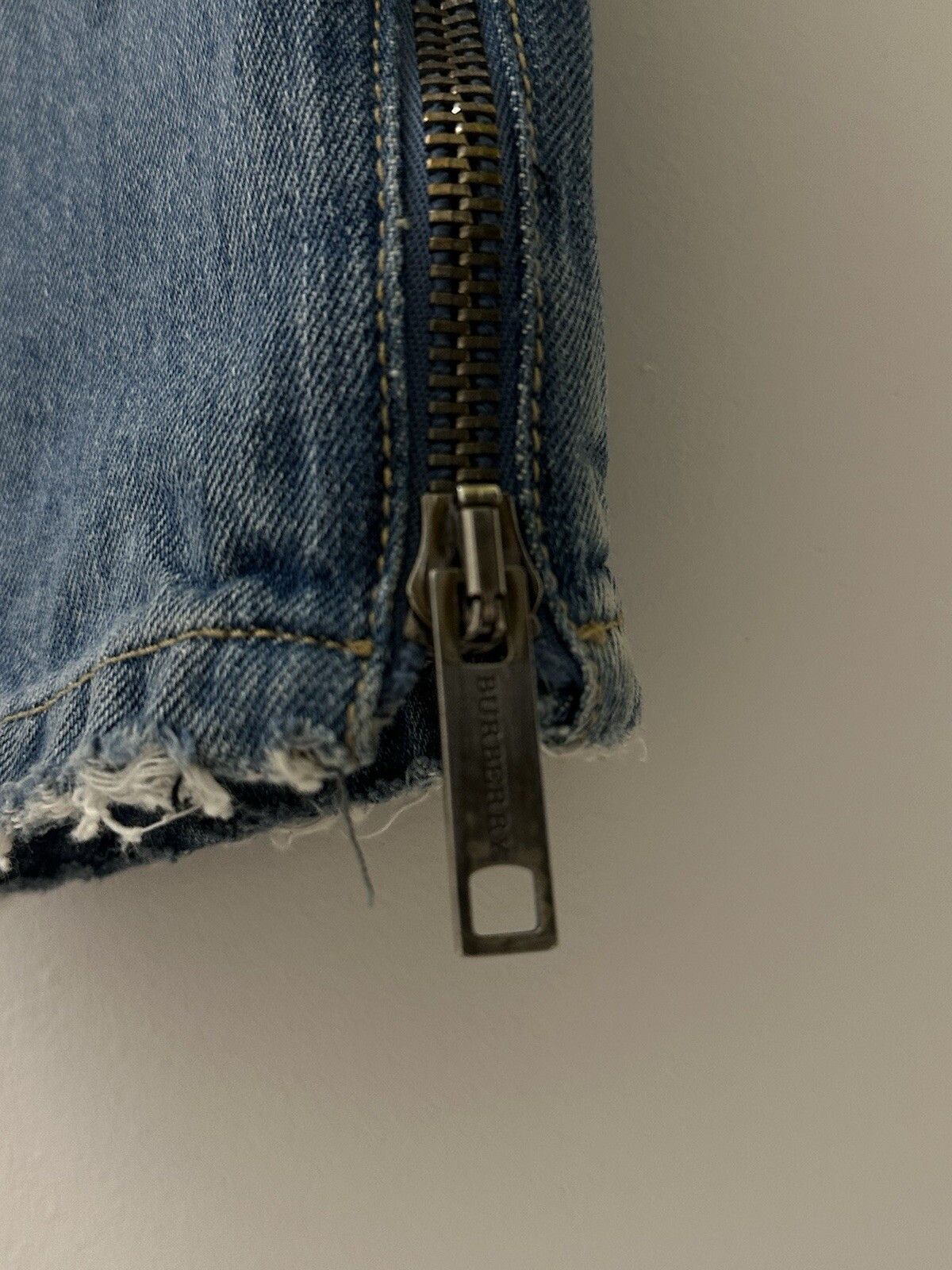 Burberry Burberry Brit Jeans Womens Denim Zip Distressed Blue Size 28" / US 6 / IT 42 - 5 Thumbnail
