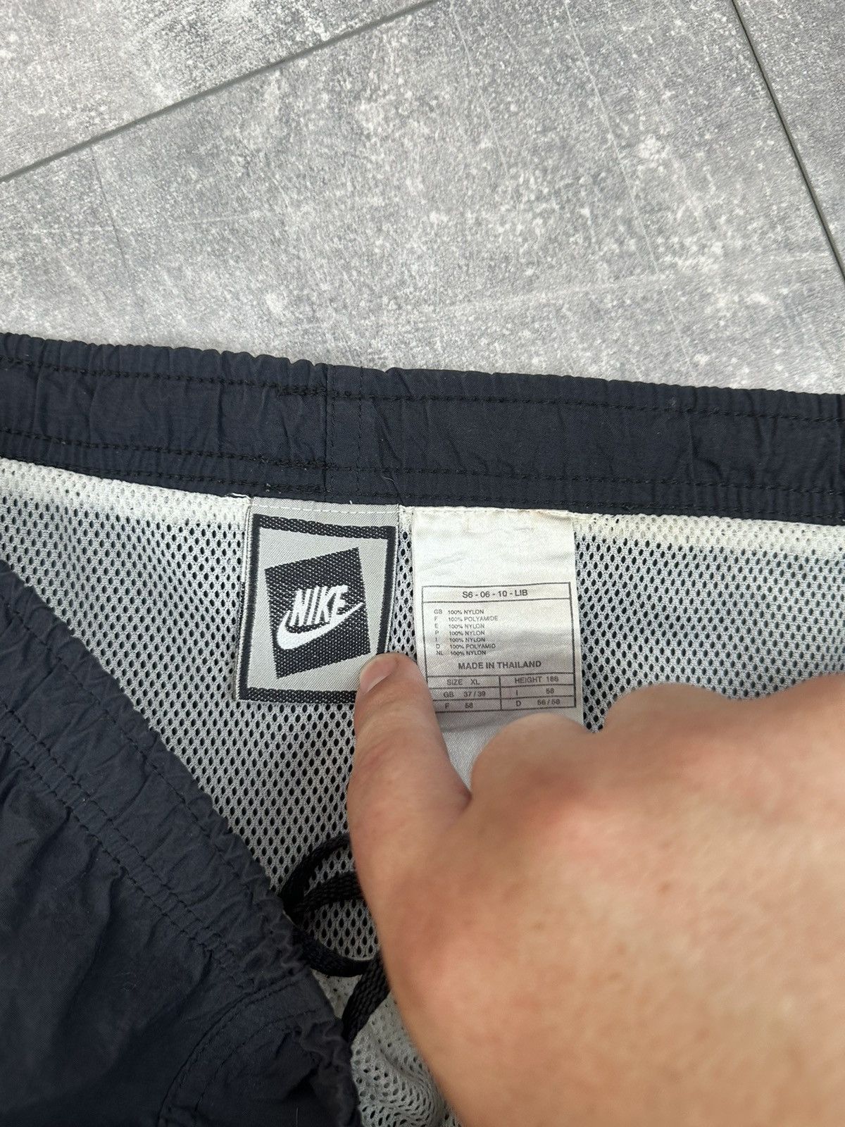 Nike Nike Vintage Rare Shorts Big Swoosh Logo Size xl Size US 38 / EU 54 - 9 Thumbnail
