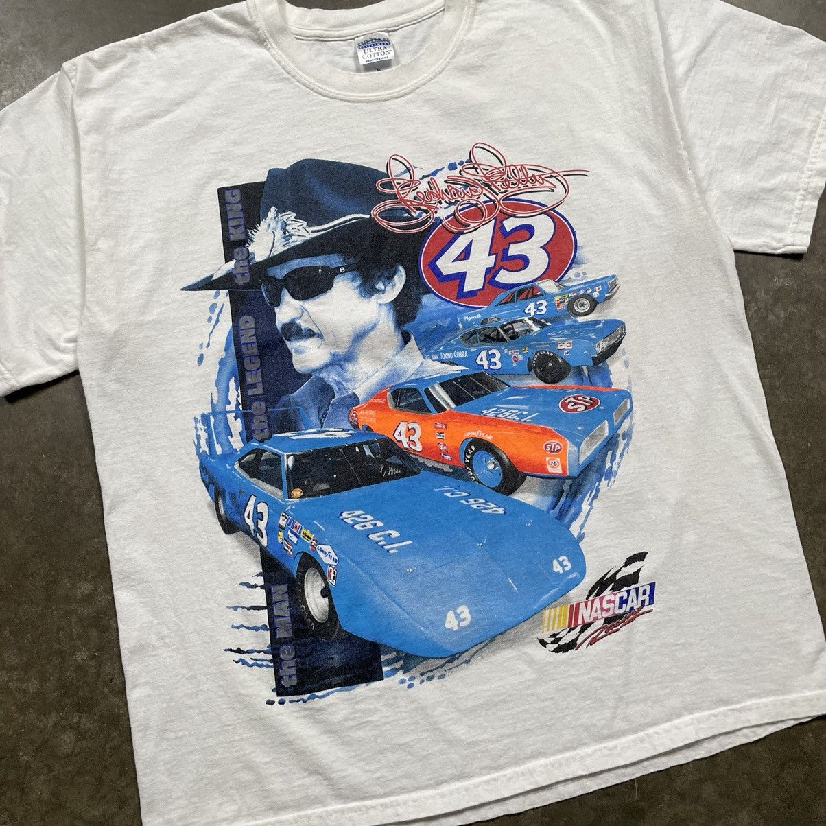 Chase Authentics × NASCAR × Vintage Vintage NASCAR Racing AOP Tshirt Richard Petty 2004 Skater Size US XL / EU 56 / 4 - 2 Thumbnail