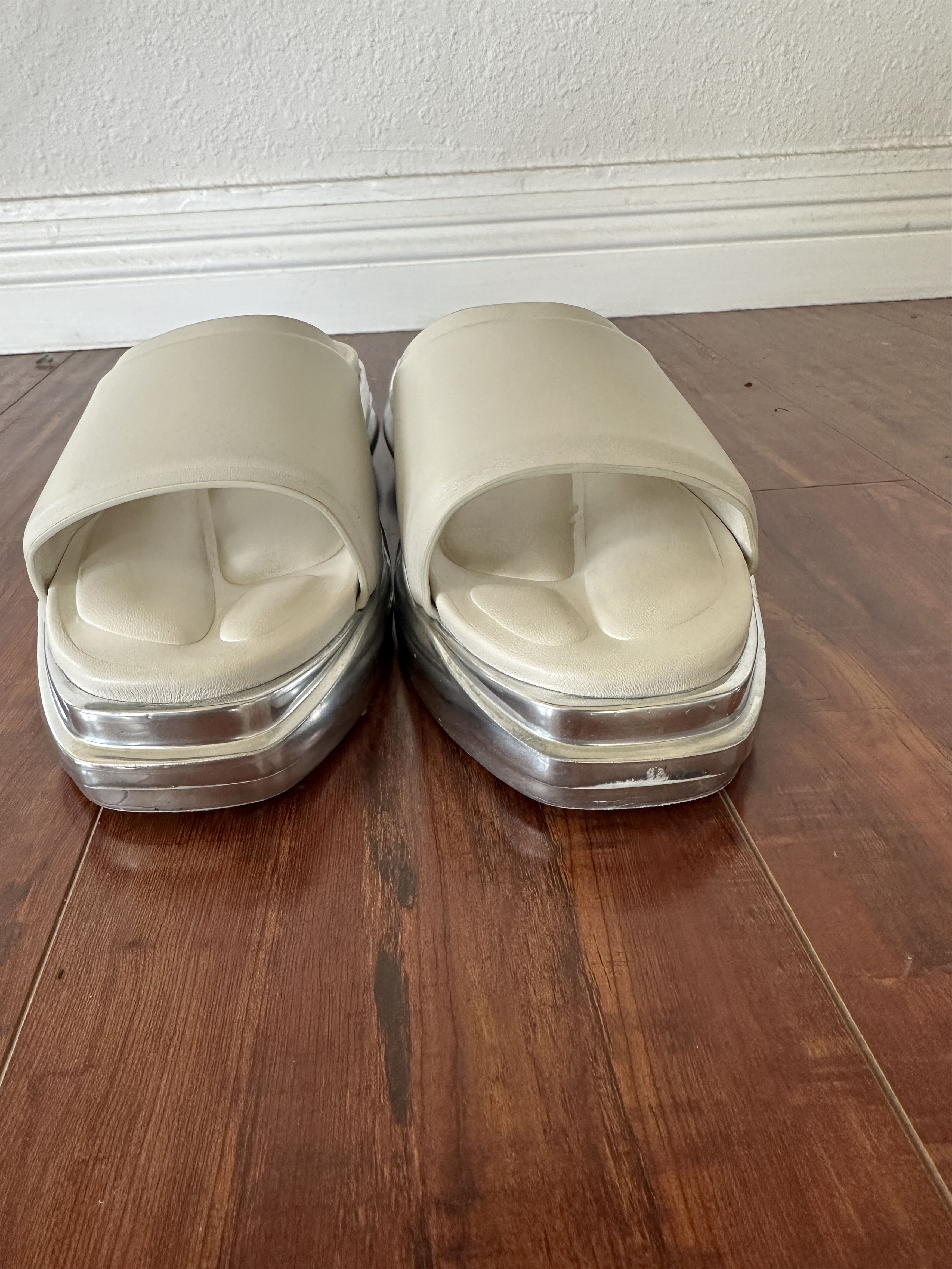 1017 ALYX 9SM 1017 ALYX 9SM Logo Slip-On Slides Silver Cream Men’s EU 44/U Size US 11 / EU 44 - 2 Thumbnail