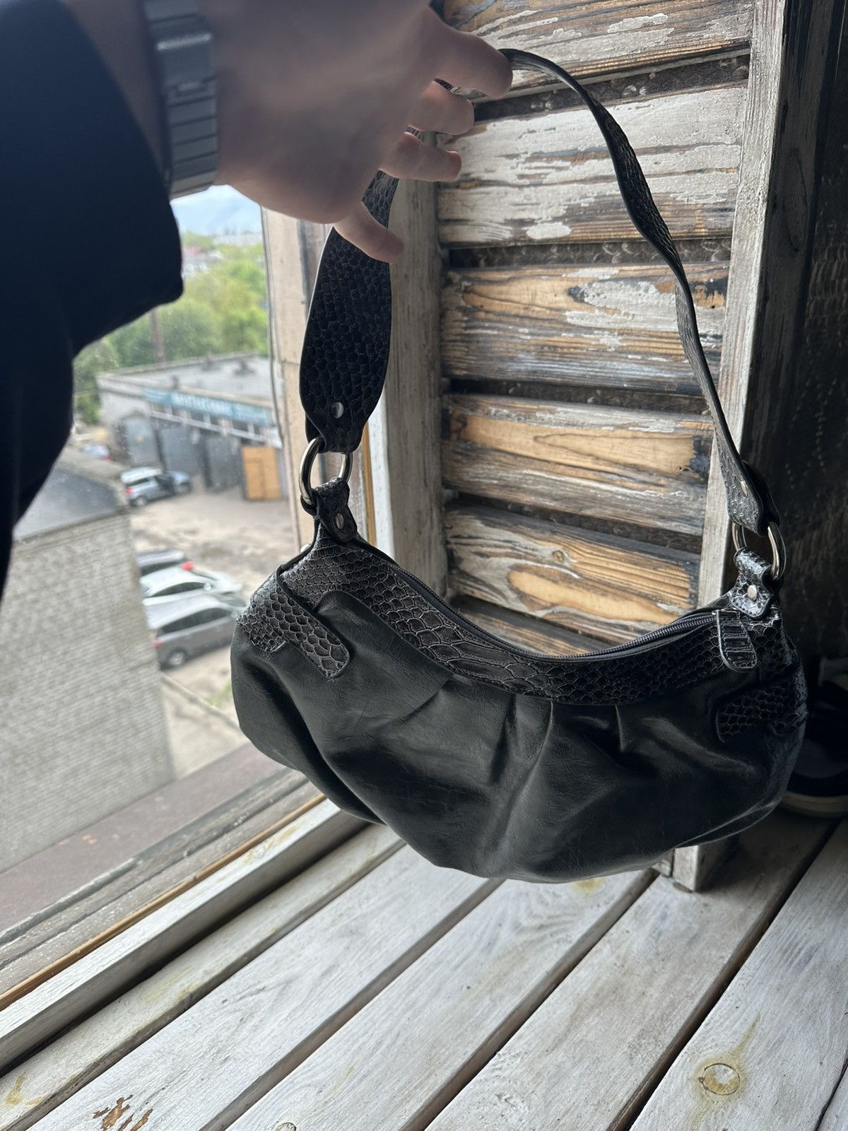 Japanese Brand 🚨Y2K AVANT-GARDE 🚨mesh silver Japan style hand bag Y2K 90s Size ONE SIZE - 4 Thumbnail