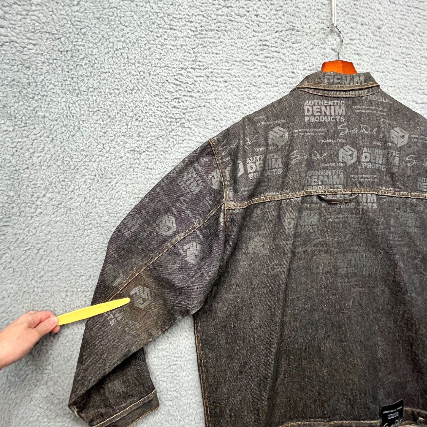 Southpole VINTAGE SouthPole Waxed Denim Jacket Mens XL Black AOP Graffiti Streetwear Logo Jacket Size US XL / EU 56 / 4 - 2 Thumbnail
