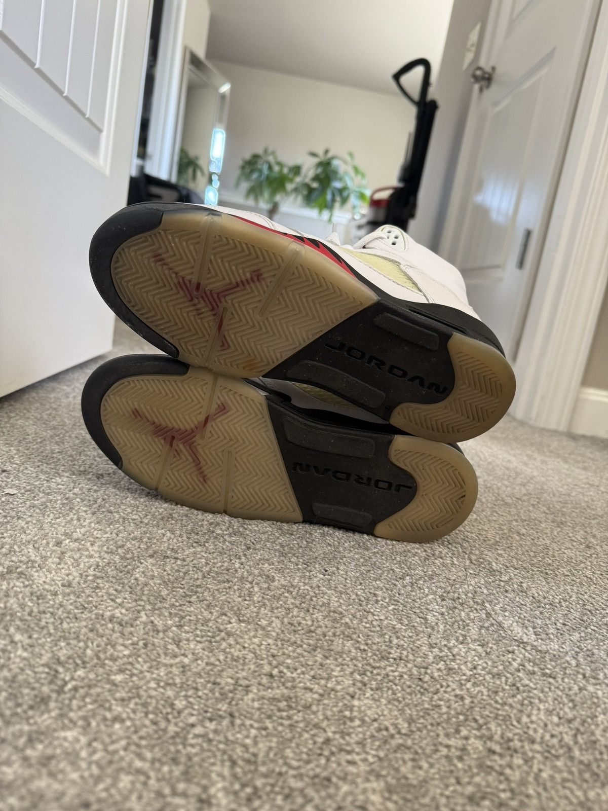 Jordan Brand Air Jordan 5 Fire Red 2020 Size US 7 / EU 40 - 6 Thumbnail
