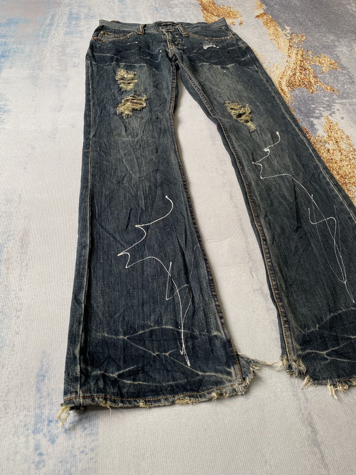 If Six Was Nine Japanese Brand Root Three Claw Marks Flare Distressed Denim Size US 29 - 3 Thumbnail